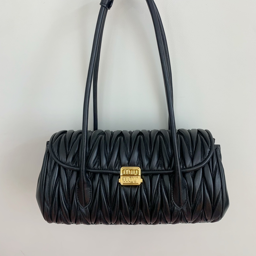 Bagsaaa M1um1u Matelassé nappa leather shoulder bag black - 28X15X11cm