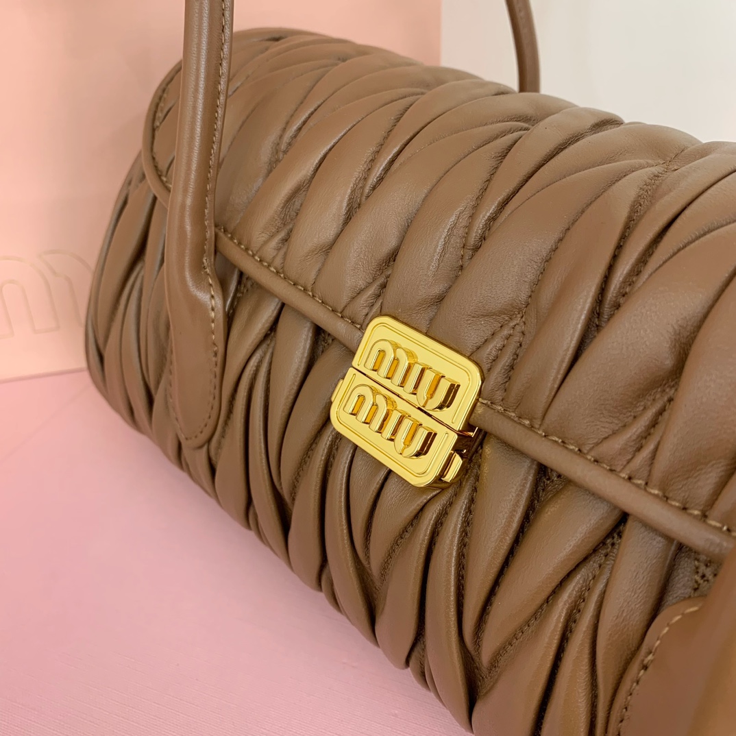 Bagsaaa M1um1u Matelassé nappa leather shoulder bag brown - 28X15X11cm