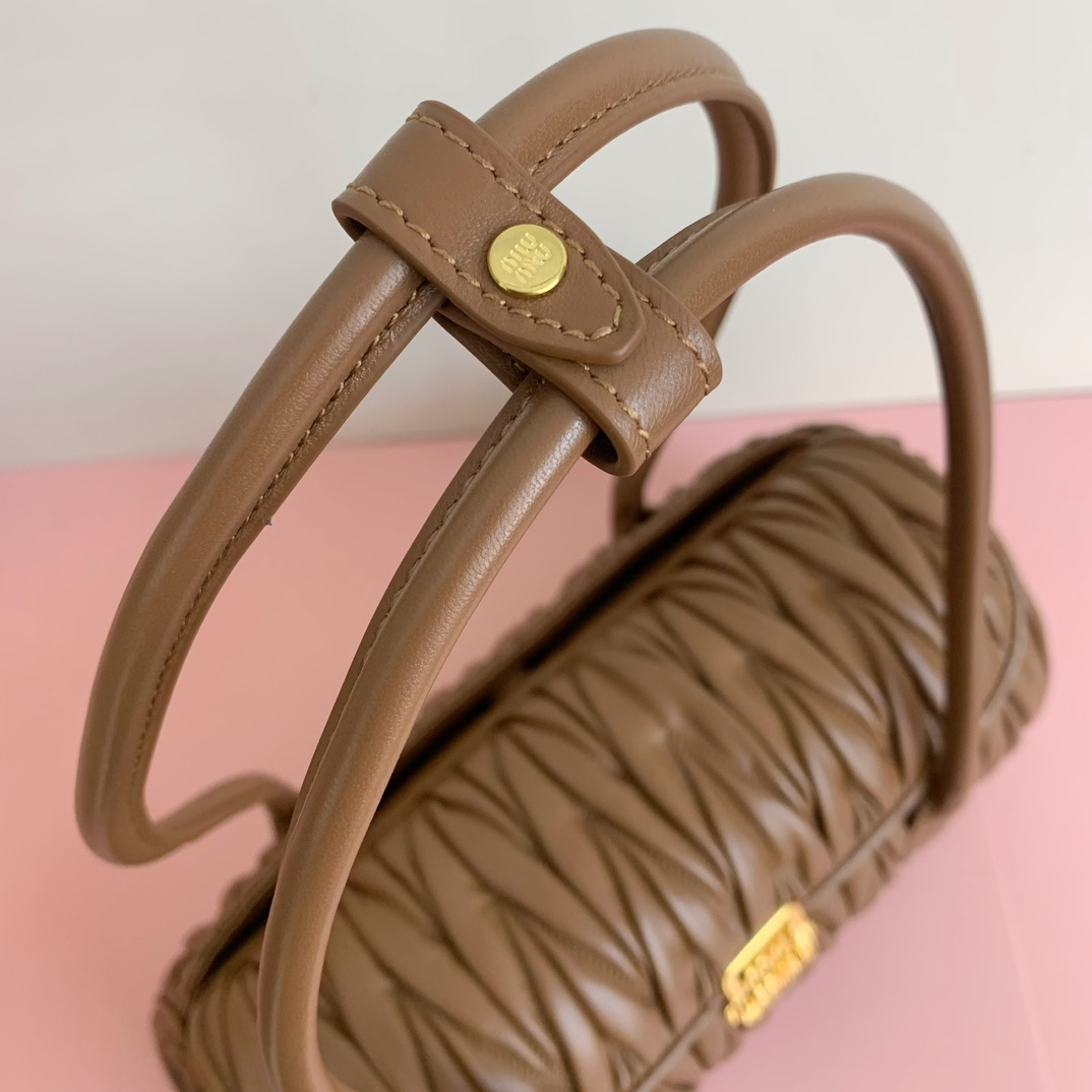 Bagsaaa M1um1u Matelassé nappa leather shoulder bag brown - 28X15X11cm