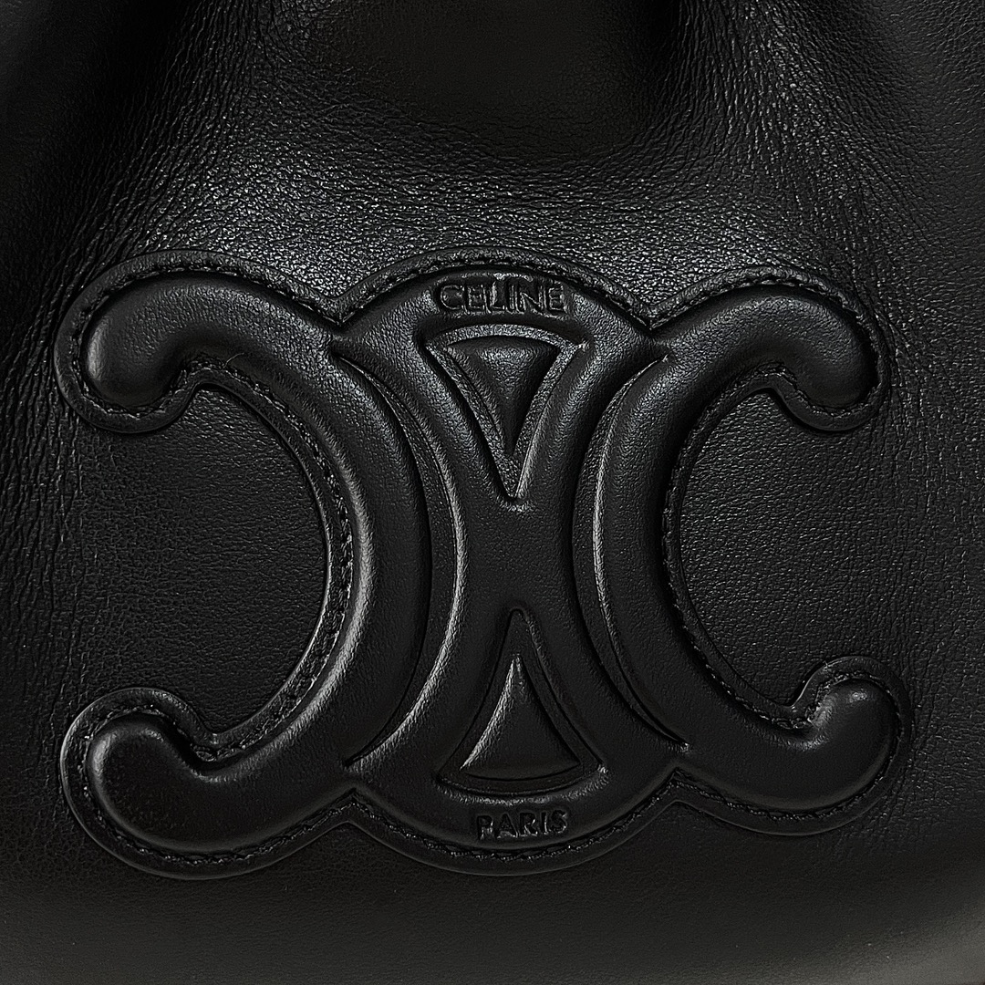 Bagsaaa Ce1i*e Small Cabas Drawstring Cuir Triomphe In Grained Calfskin Black - 22.5 x 18 x 13 CM