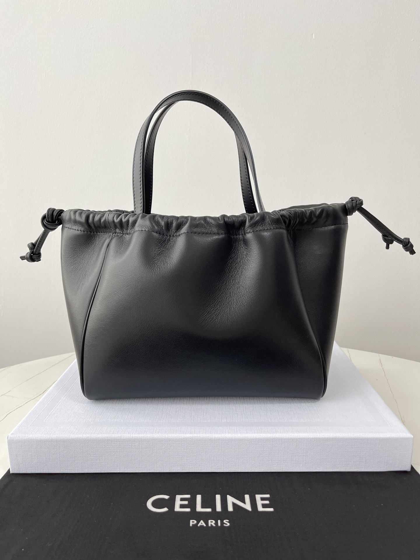 Bagsaaa Ce1i*e Small Cabas Drawstring Cuir Triomphe In Grained Calfskin Black - 22.5 x 18 x 13 CM