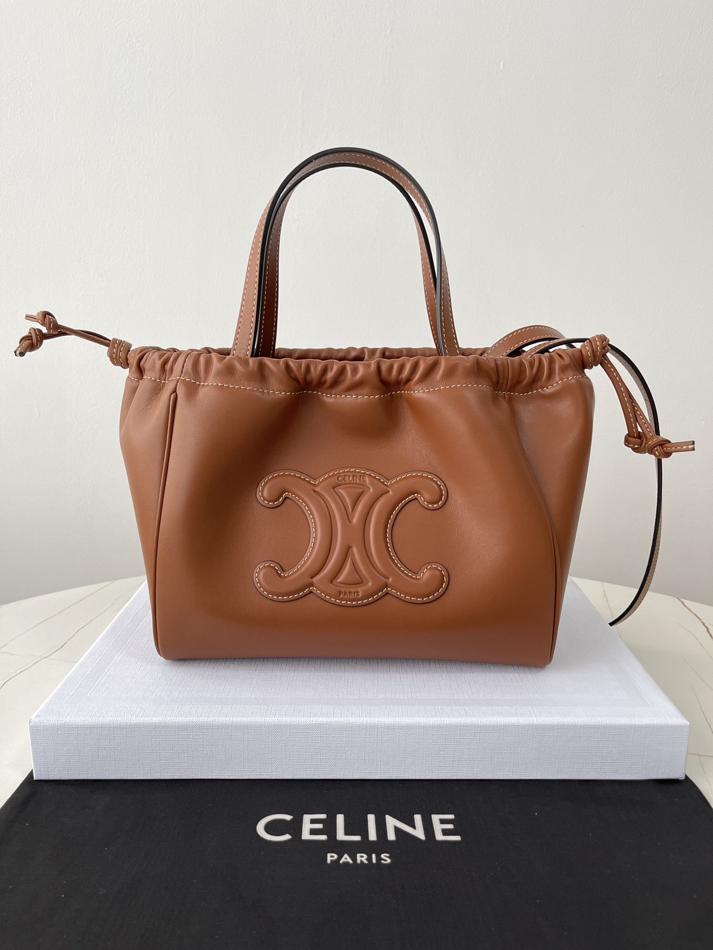 Bagsaaa Ce1i*e Small Cabas Drawstring Cuir Triomphe In Grained Calfskin Brown - 22.5 x 18 x 13 CM