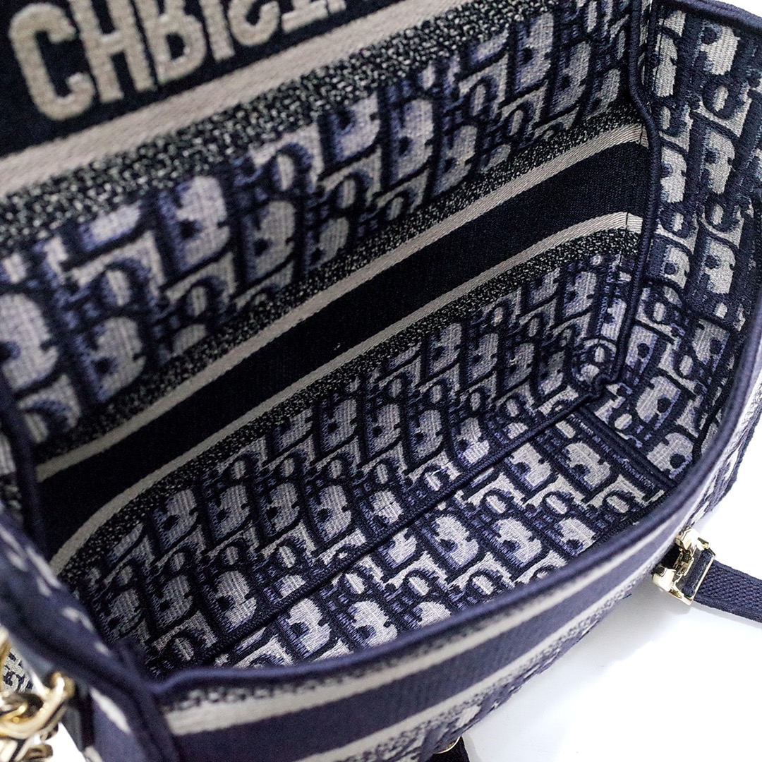 Bagsaaa Small D10rcamp Bag Blue D10r Oblique Embroidery - 23 x 15 x 8 cm
