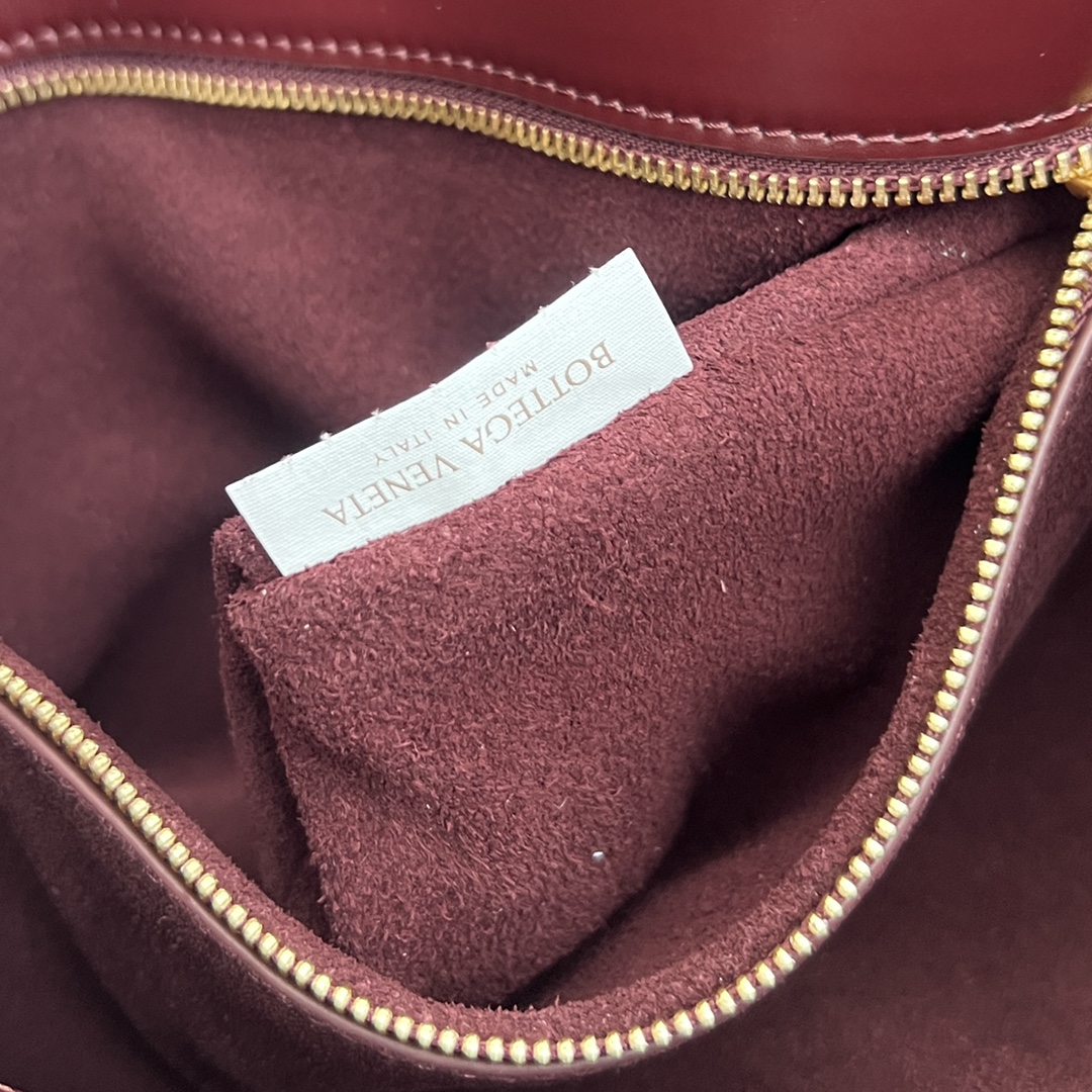 Bagsaaa B0tt*ga Ven*ta Liberta 806034 Red - 30x20x8 cm