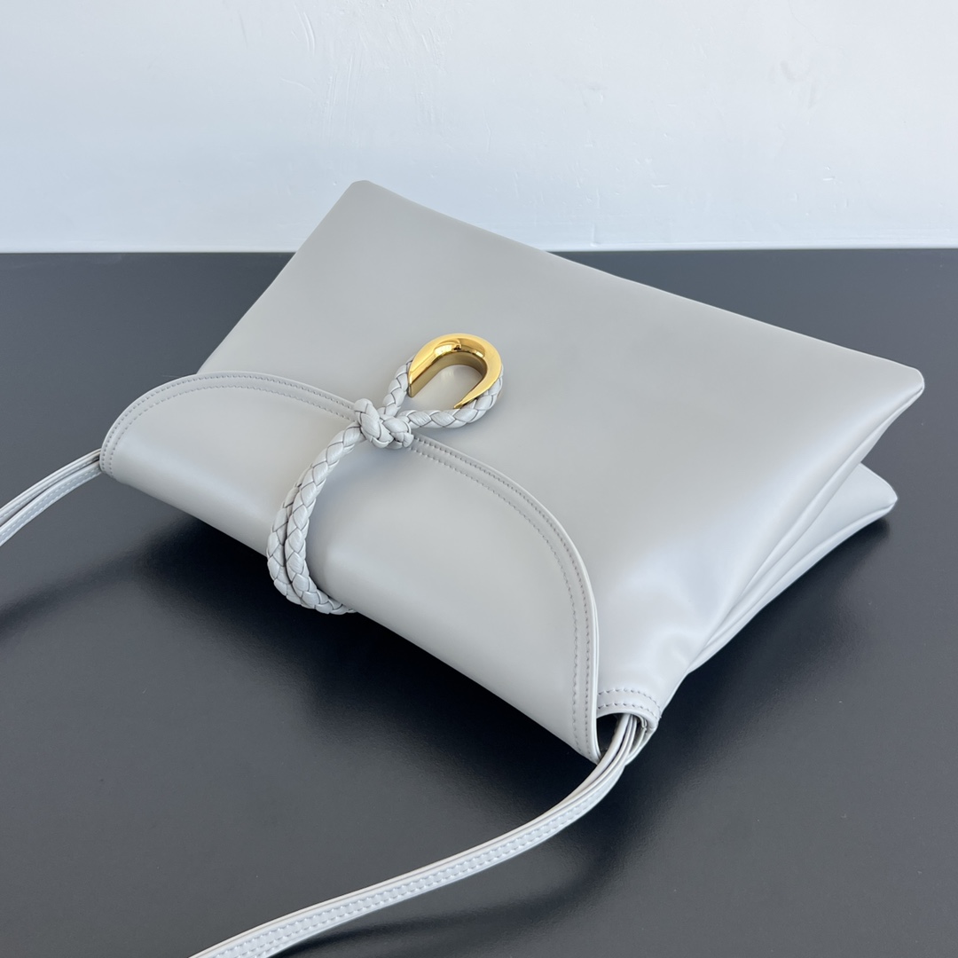 Bagsaaa B0tt*ga Ven*ta Liberta 806034 Gray - 30x20x8 cm