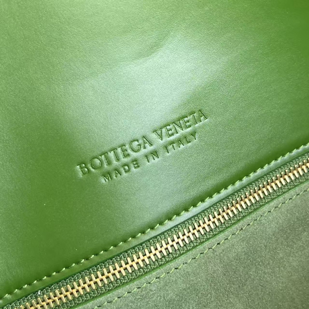Bagsaaa B0tt*ga Ven*ta Liberta 806034 Green - 30x20x8 cm