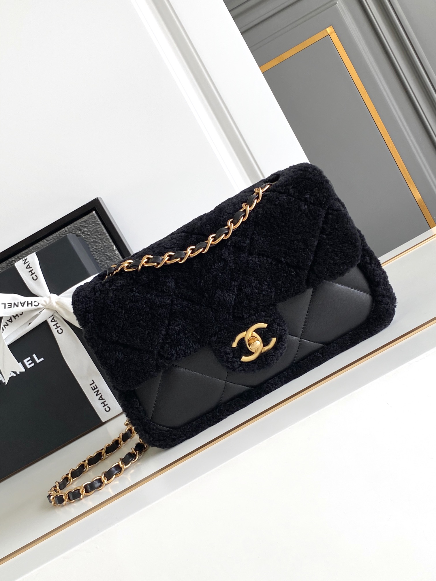 Bagsaaa Ch**el Flap Bag Shearling Black AS5149 - 16 × 23.5 × 7.5 cm