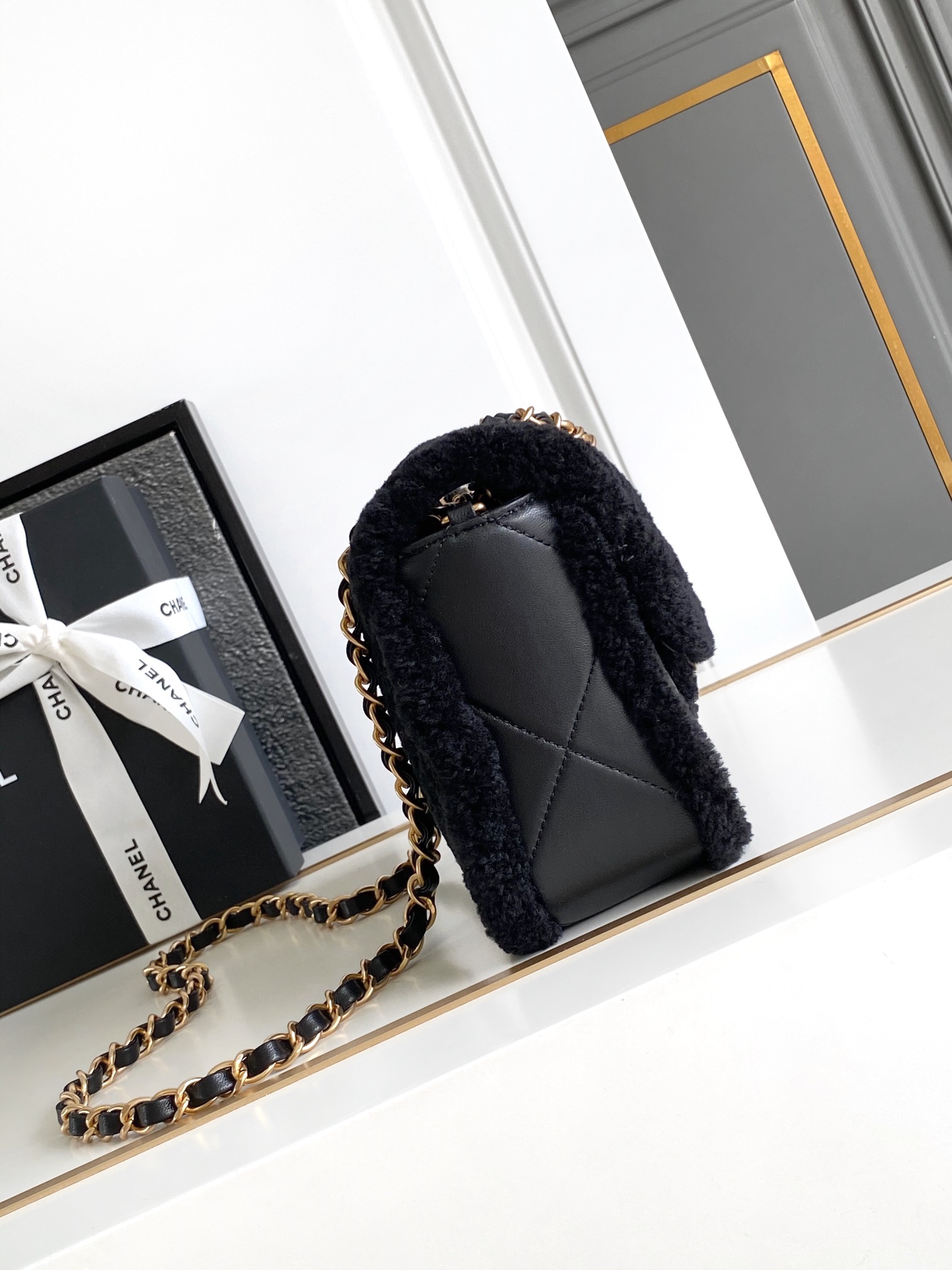Bagsaaa Ch**el Flap Bag Shearling Black AS5149 - 16 × 23.5 × 7.5 cm