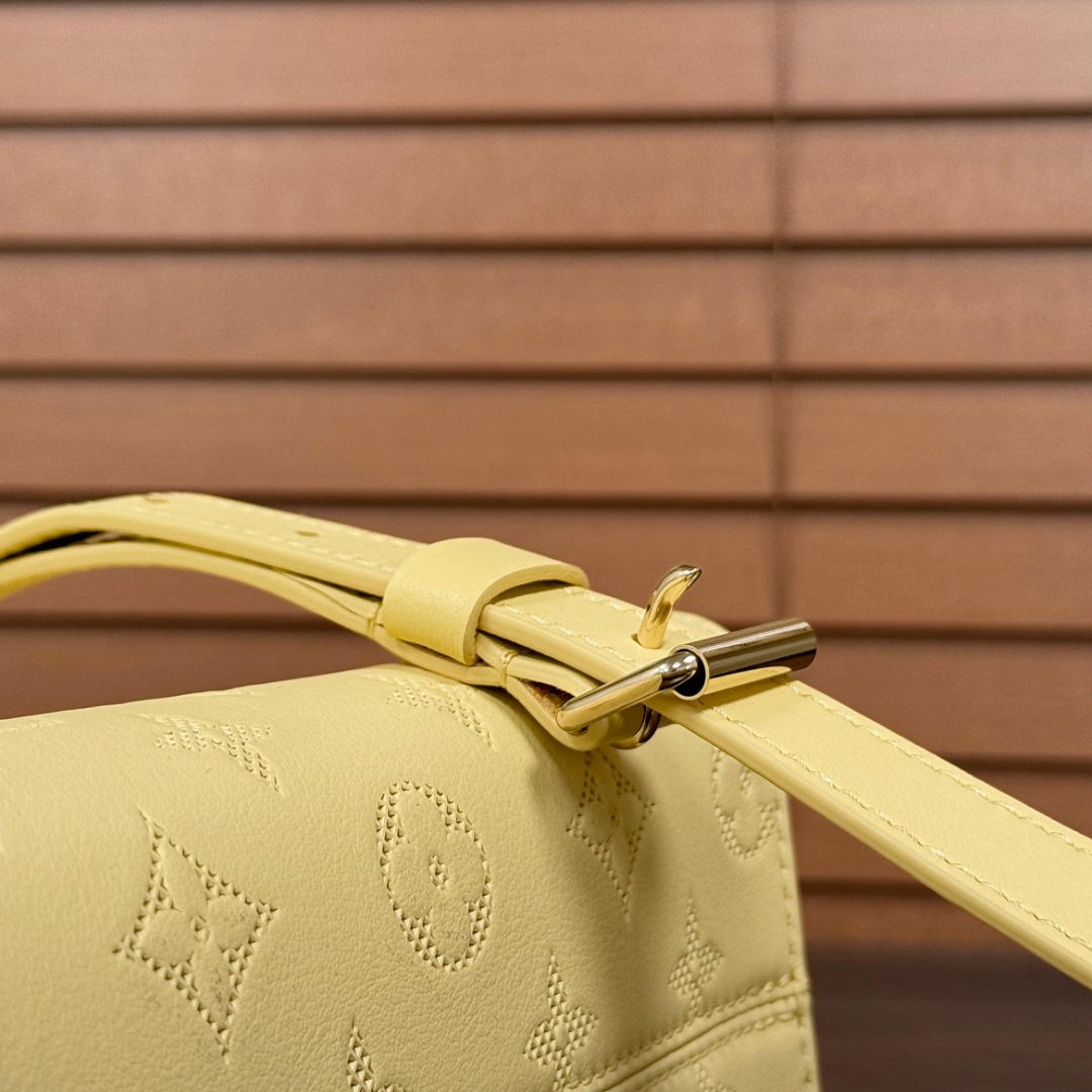 Bagsaaa L0vis Vvtt0n M11273 OnTheGo East West Yellow - 25 x 13 x 10 cm