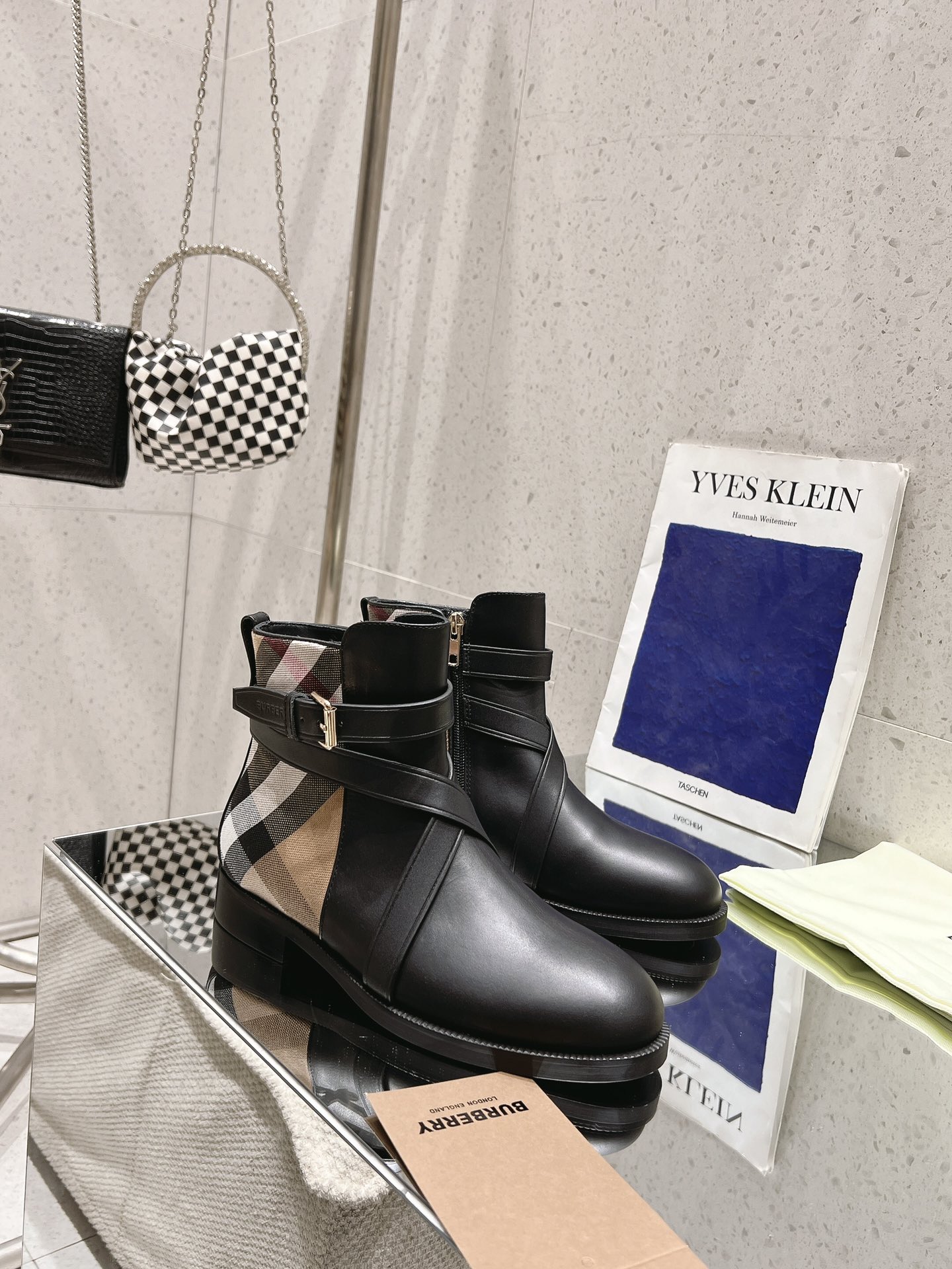 Bagsaaa Bv*b*rry Check and Leather Boots