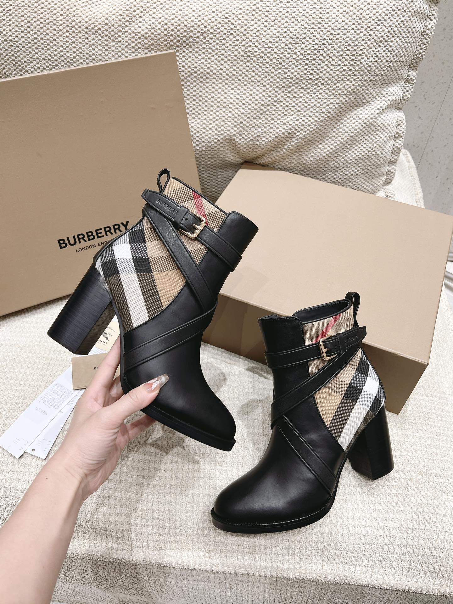 Bagsaaa Bv*b*rry Check and Leather Heel Boots