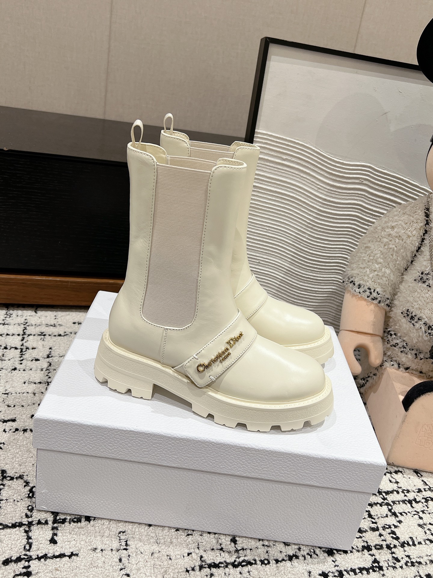 Bagsaaa D10r D-Quest Ankle Boot White Calfskin Decorative strap