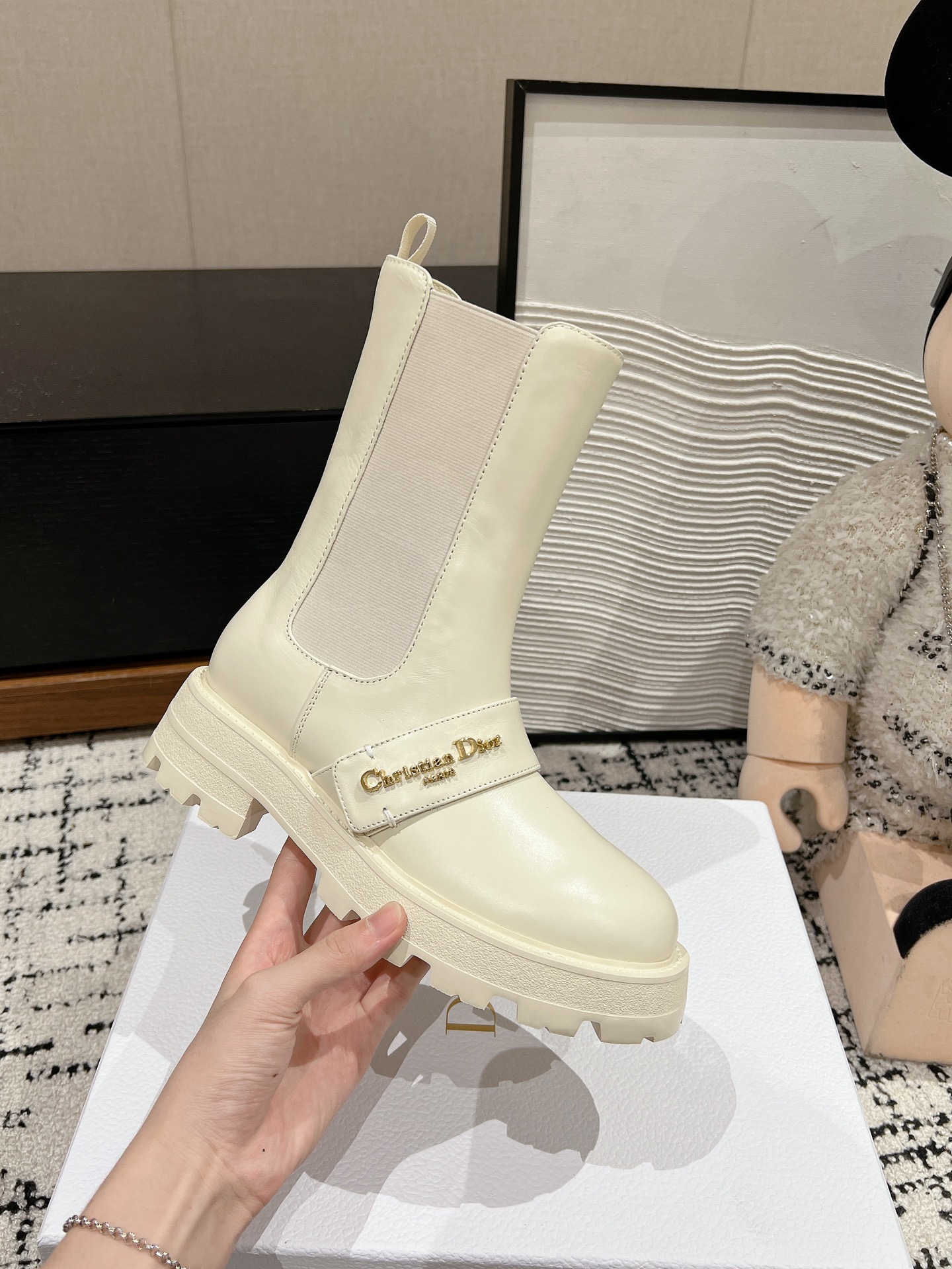 Bagsaaa D10r D-Quest Ankle Boot White Calfskin Decorative strap