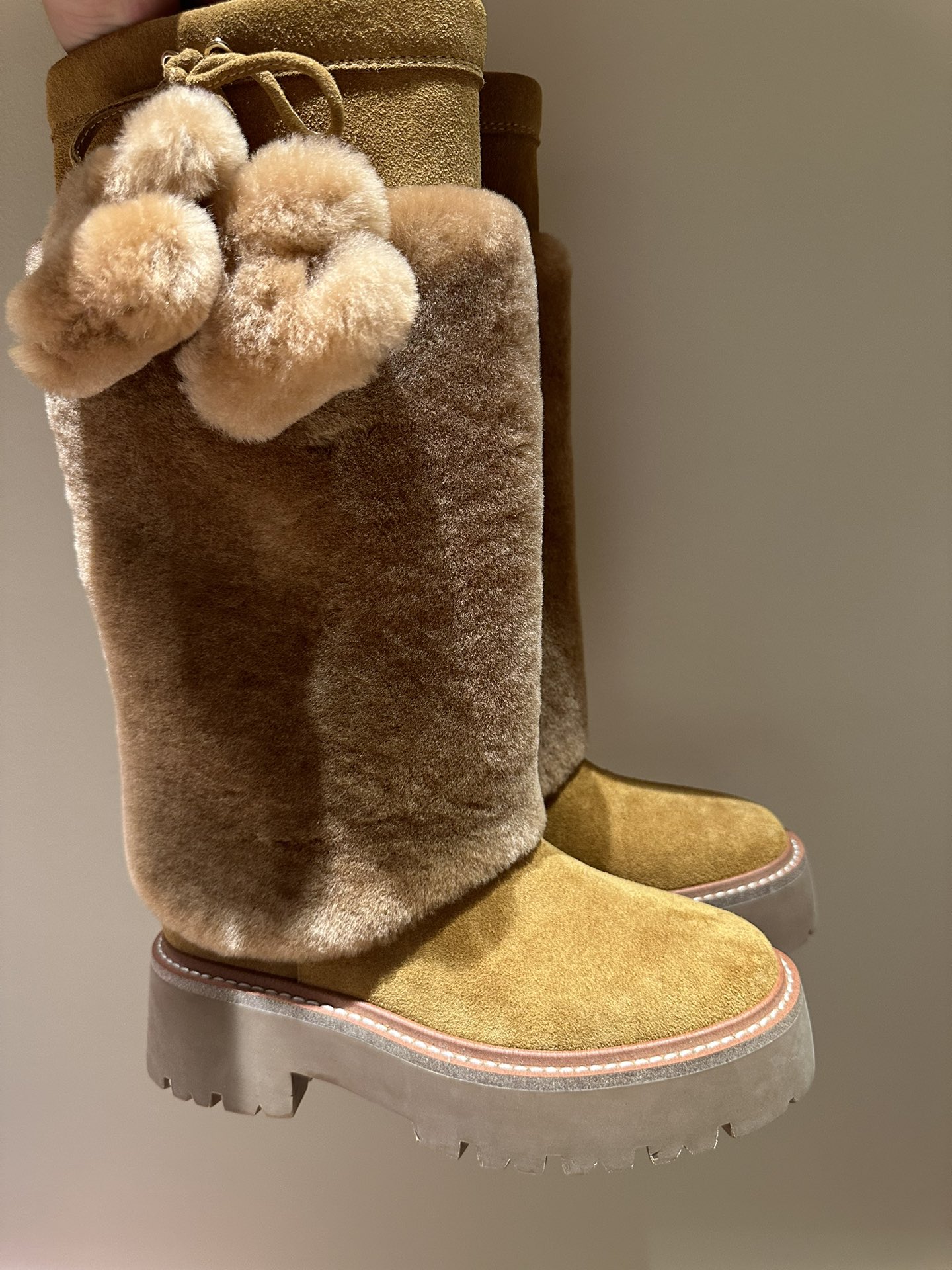 Bagsaaa Ce1i*e Bulky High Boot With Triomphe Tassels In Shearling And Suede Calfskin Brown