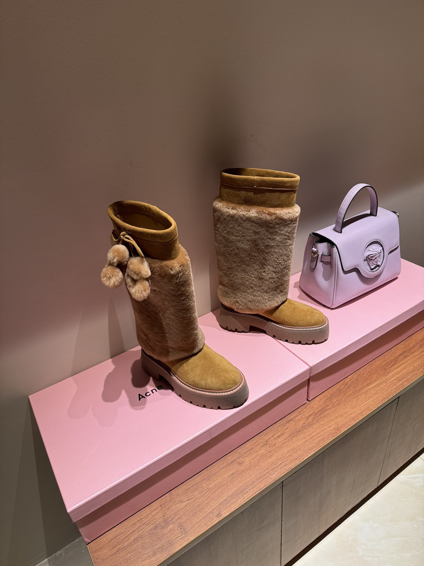 Bagsaaa Ce1i*e Bulky High Boot With Triomphe Tassels In Shearling And Suede Calfskin Brown