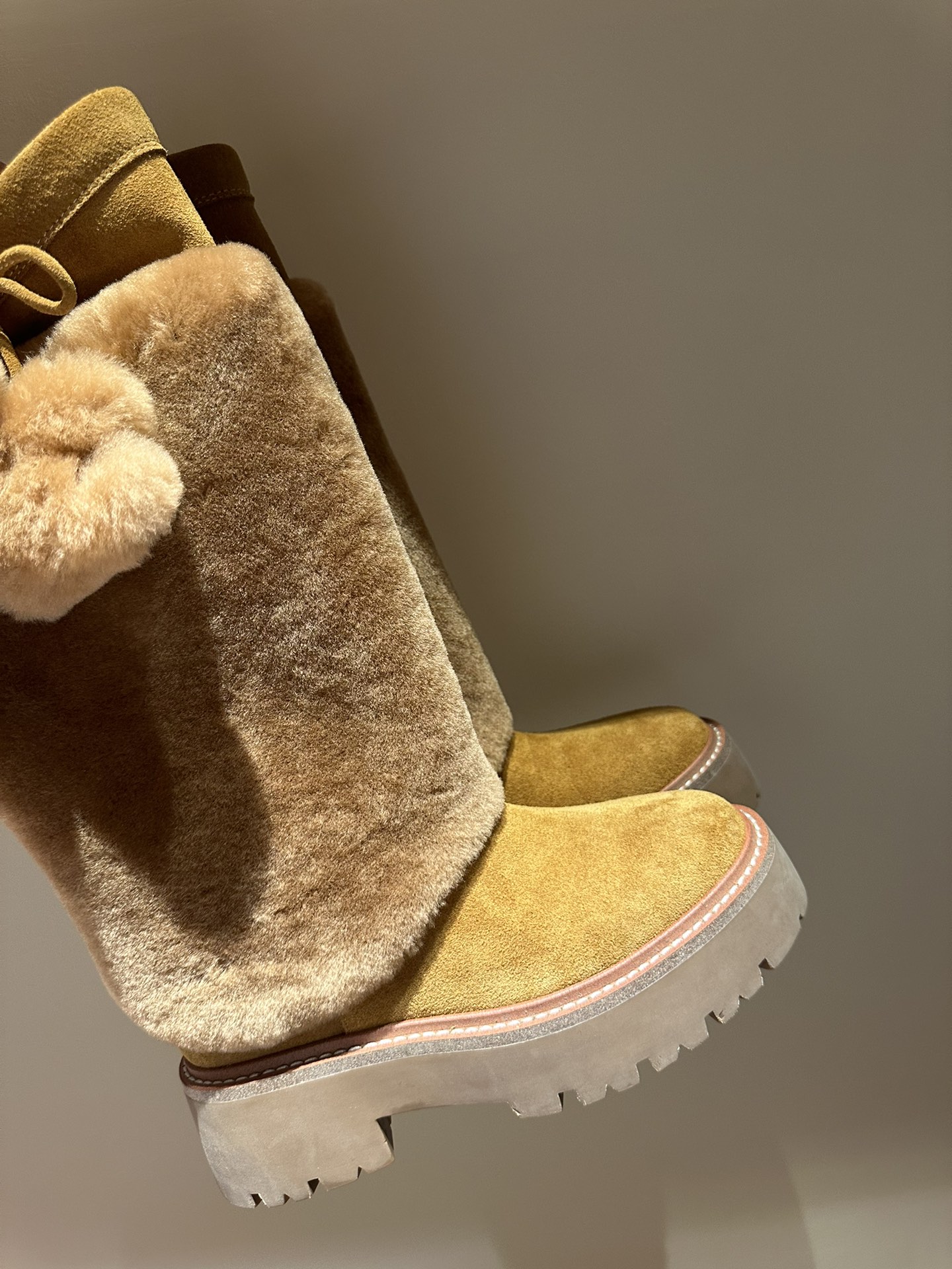 Bagsaaa Ce1i*e Bulky High Boot With Triomphe Tassels In Shearling And Suede Calfskin Brown