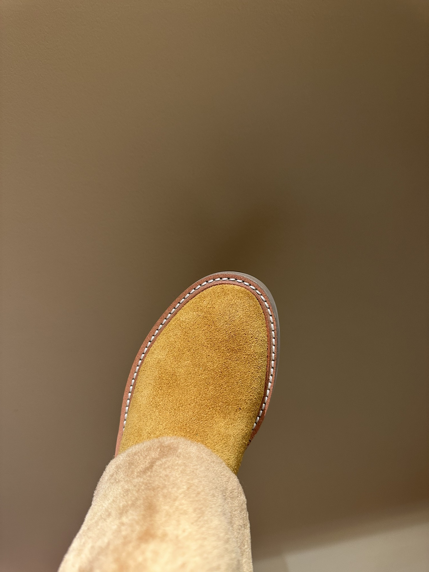 Bagsaaa Ce1i*e Bulky High Boot With Triomphe Tassels In Shearling And Suede Calfskin Brown