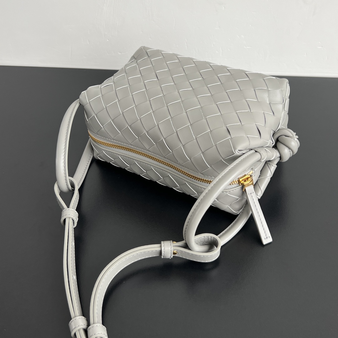 Bagsaaa B0tt*ga Ven*ta Top Handle Loop 796615 Gray - 13x21x13cm