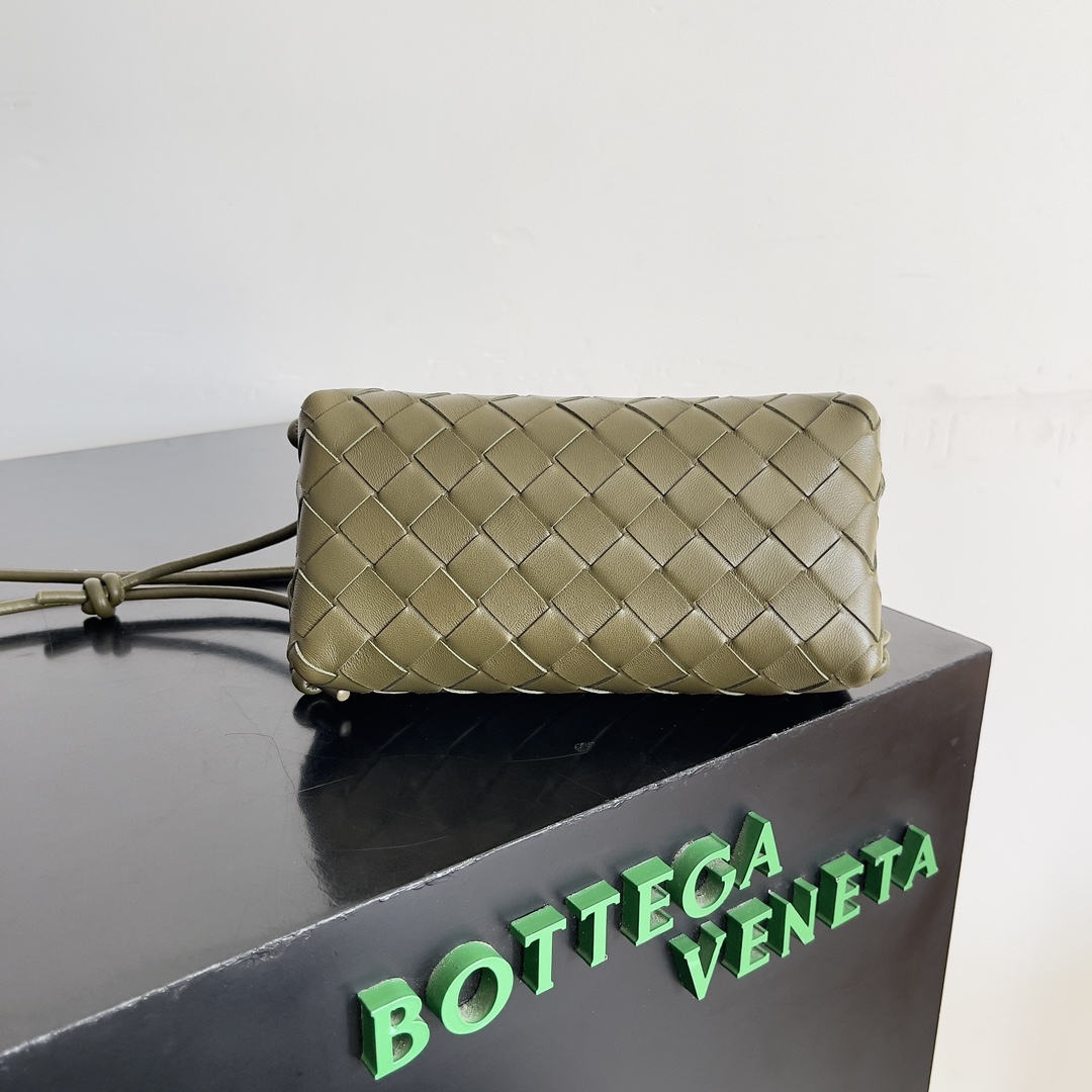 Bagsaaa B0tt*ga Ven*ta Intrecciato Concert Pouch 794258 Olive Green - 18.5*11.5*8.5 cm