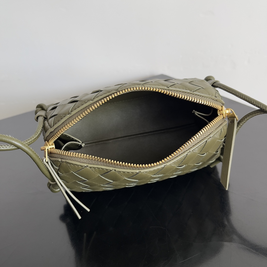 Bagsaaa B0tt*ga Ven*ta Intrecciato Concert Pouch 794258 Olive Green - 18.5*11.5*8.5 cm