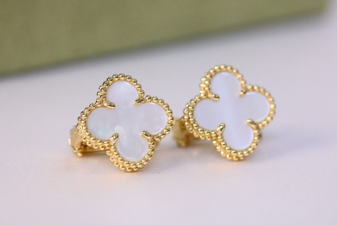 Bagsaaa V*n Cl**f & Arp*1s Vintage Alhambra earrings gold