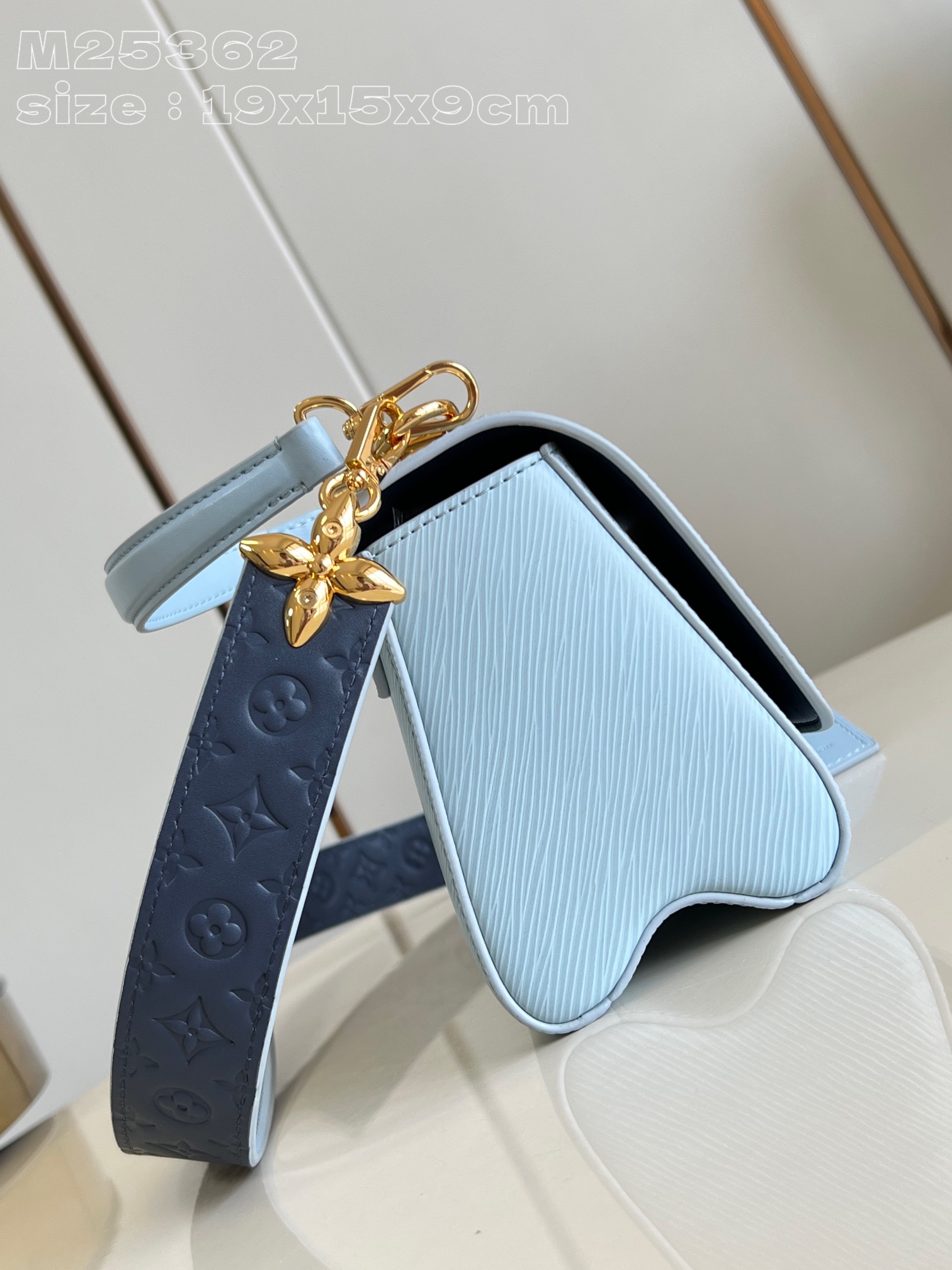 Bagsaaa L0vis Vvtt0n M25362 Twist PM Washed Blue - 15 x 9 x 19 cm