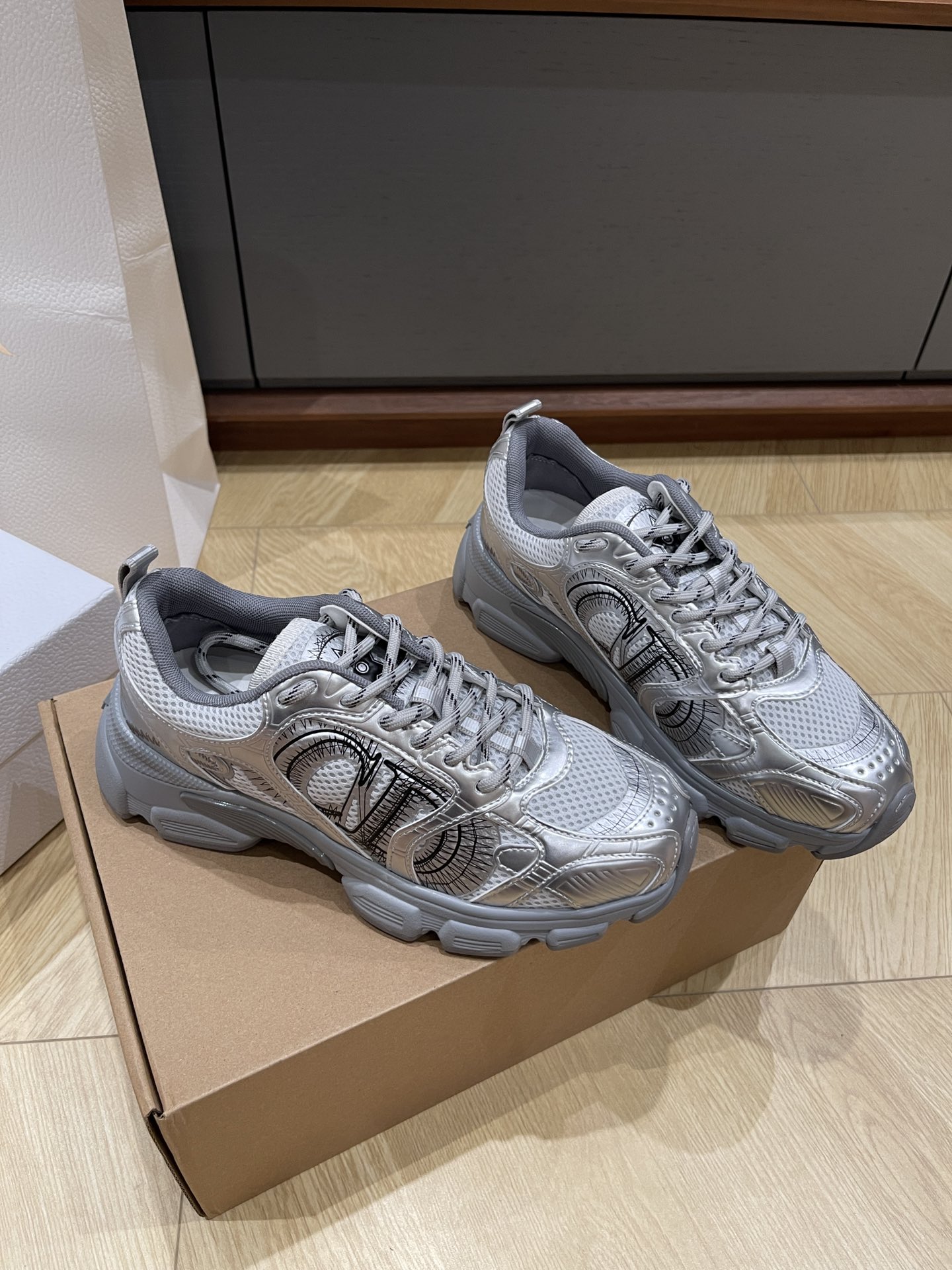 Bagsaaa D10r Chrono Sneaker Gray Mesh with Silver-Tone Laminated Leather-Effect Panels