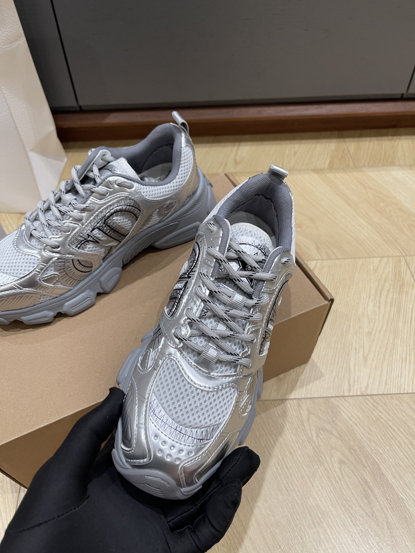 Bagsaaa D10r Chrono Sneaker Gray Mesh with Silver-Tone Laminated Leather-Effect Panels
