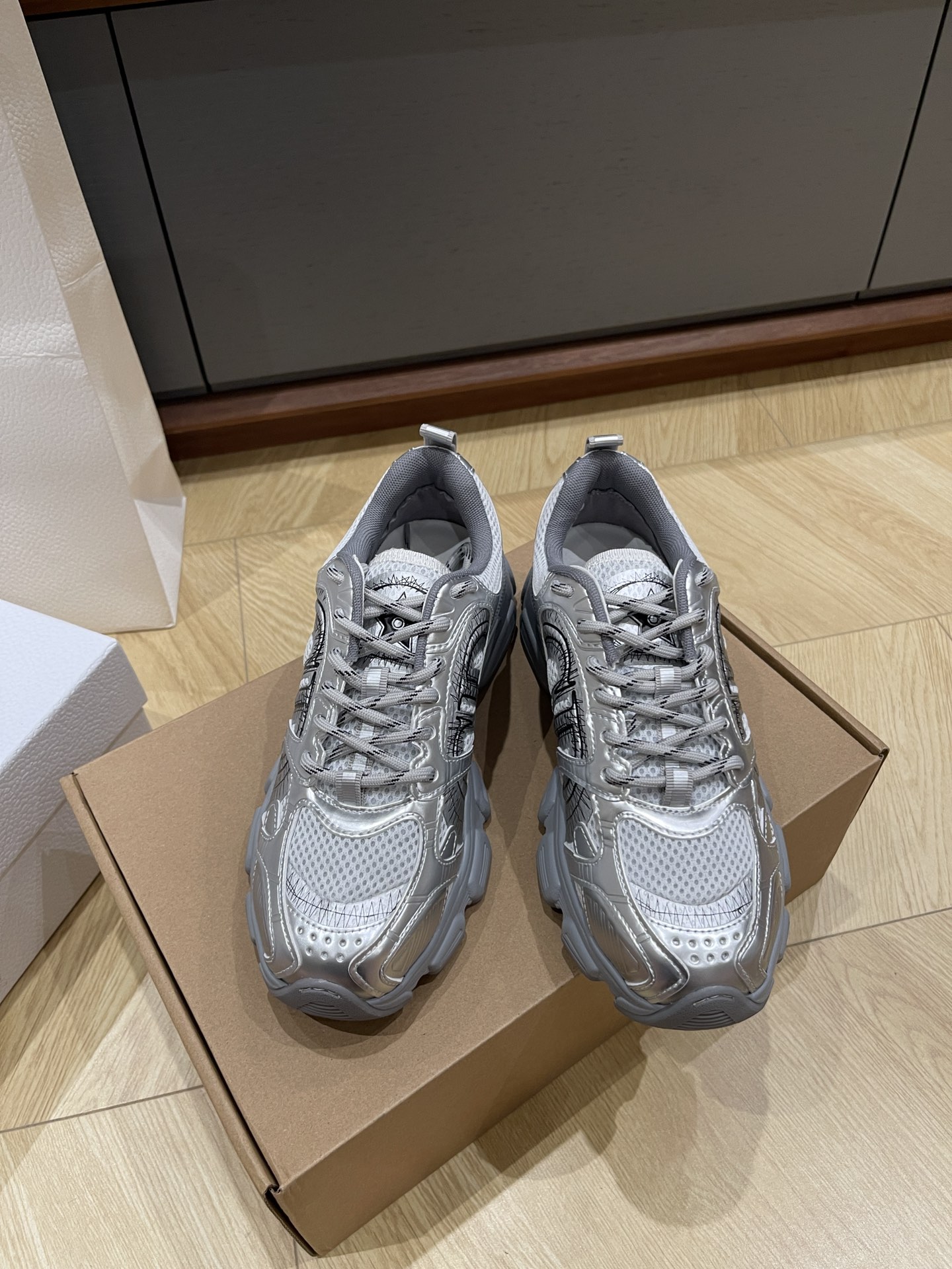 Bagsaaa D10r Chrono Sneaker Gray Mesh with Silver-Tone Laminated Leather-Effect Panels