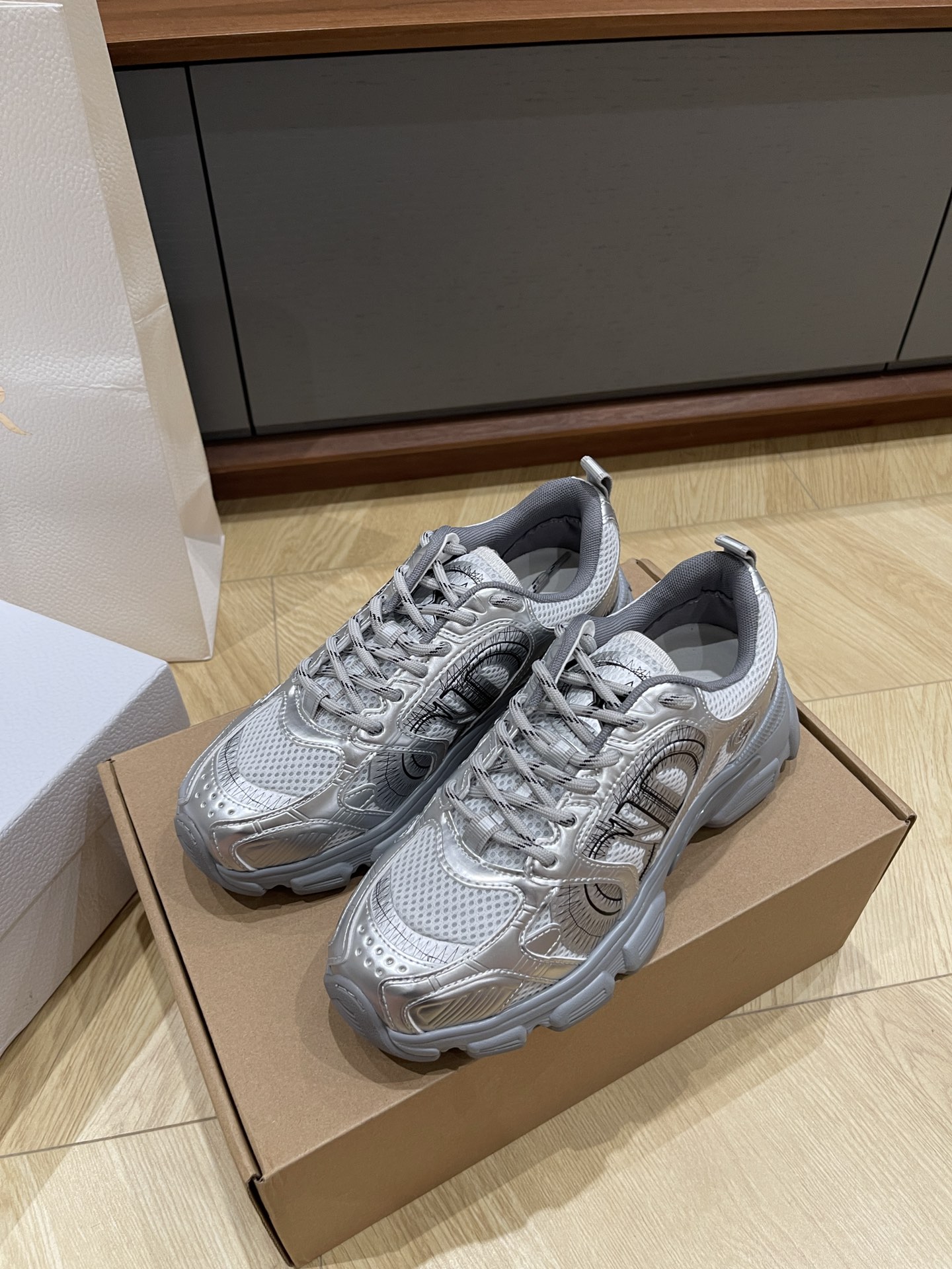 Bagsaaa D10r Chrono Sneaker Gray Mesh with Silver-Tone Laminated Leather-Effect Panels