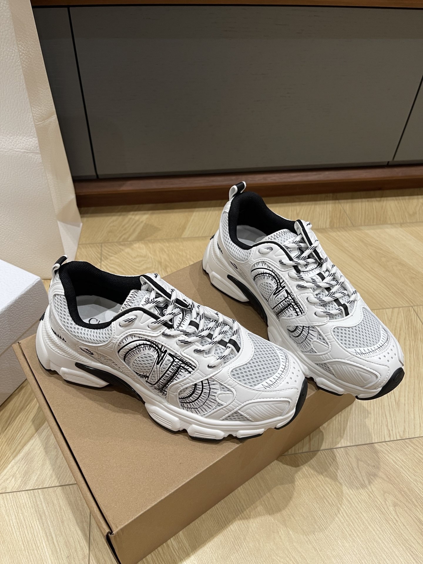 Bagsaaa D10r Chrono Sneaker Mesh with White and Black Leather-Effect Panels
