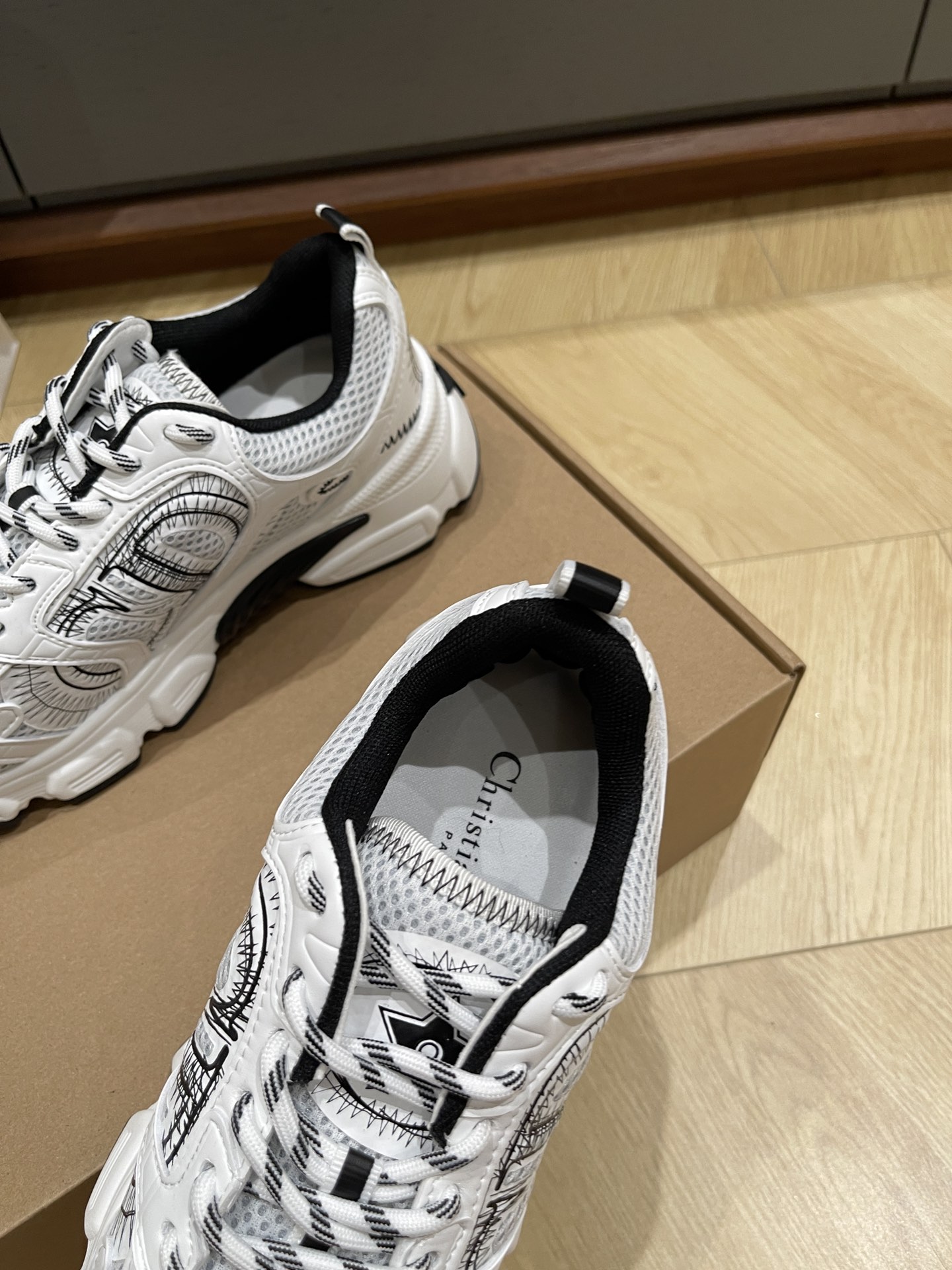 Bagsaaa D10r Chrono Sneaker Mesh with White and Black Leather-Effect Panels