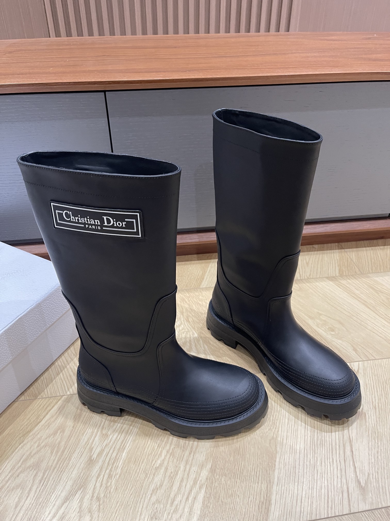 Bagsaaa D10r D-Scots Boot Black Rubber-Effect Calfskin