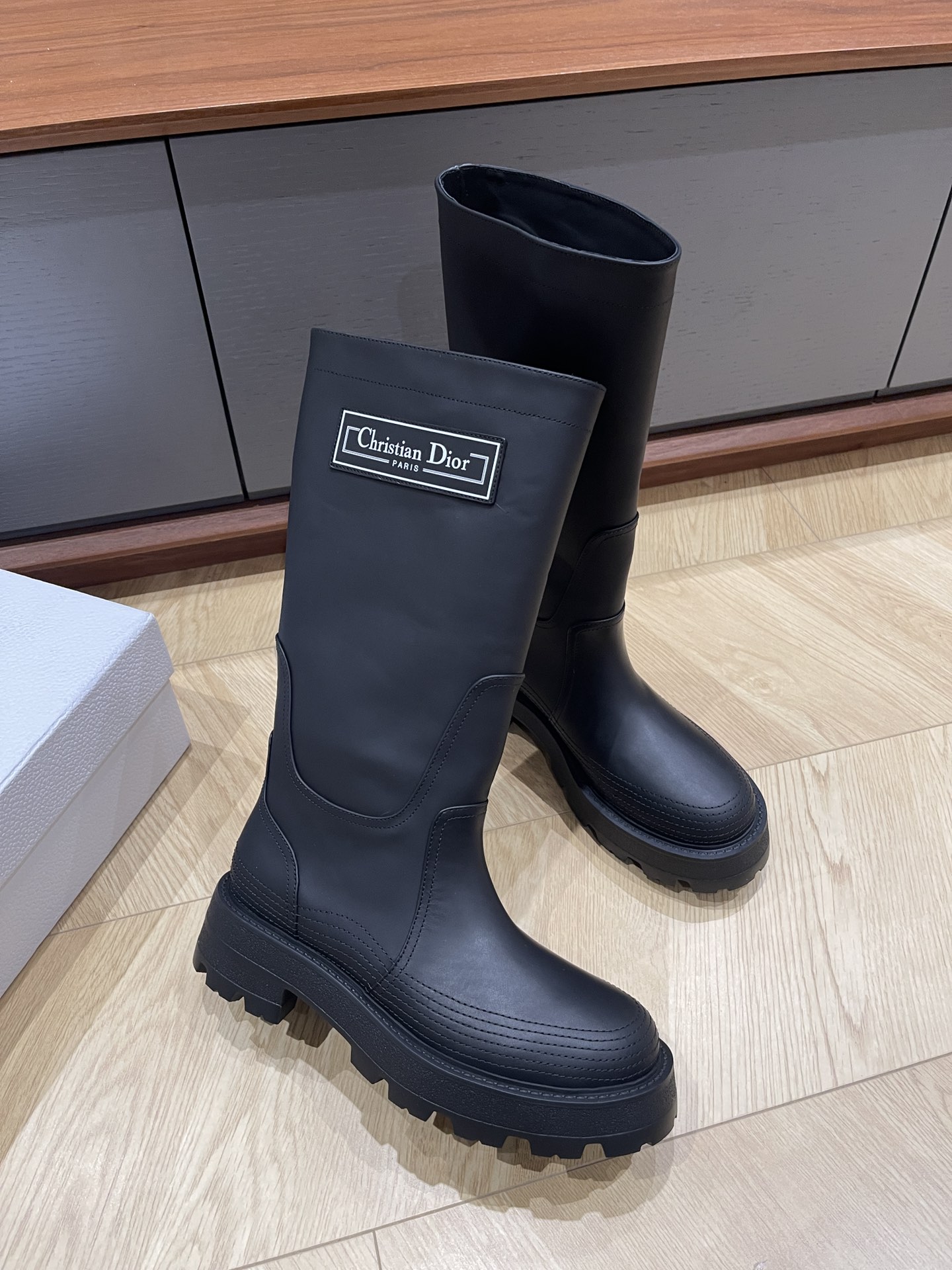 Bagsaaa D10r D-Scots Boot Black Rubber-Effect Calfskin