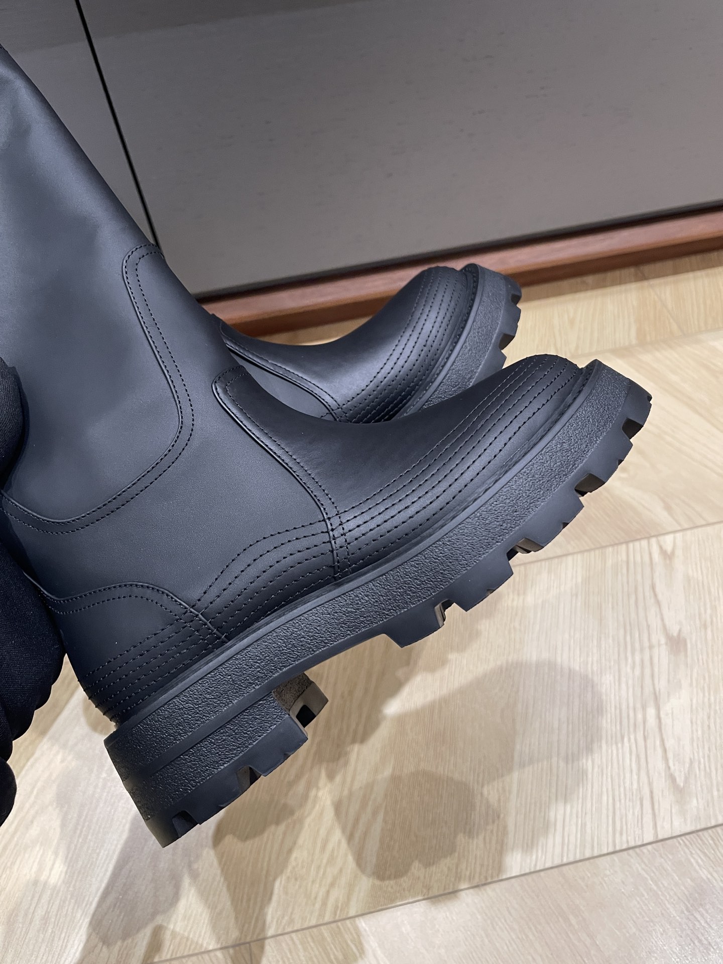 Bagsaaa D10r D-Scots Boot Black Rubber-Effect Calfskin