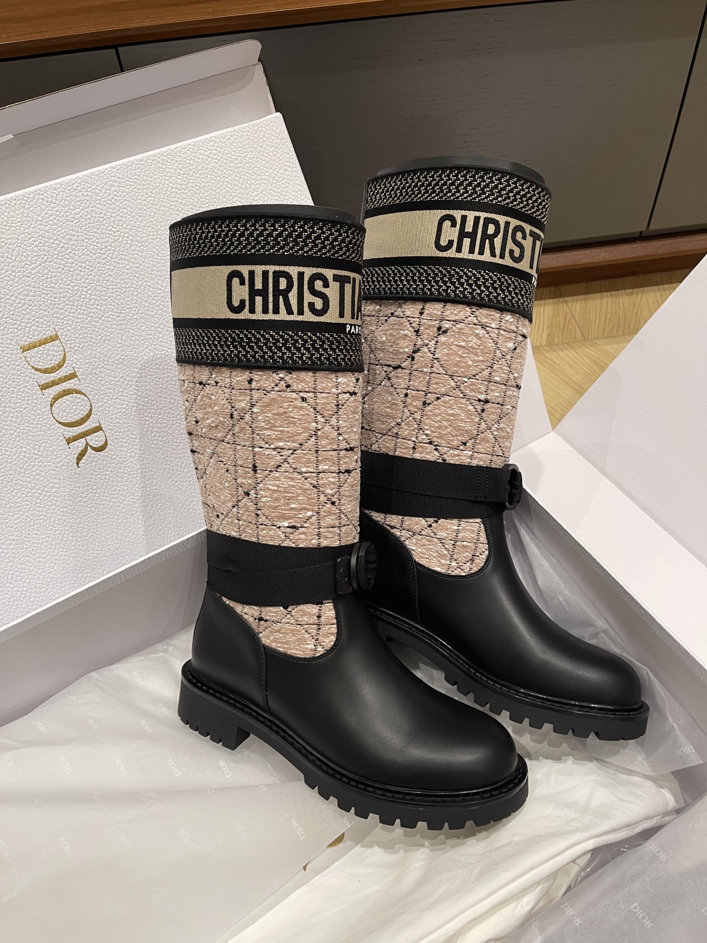 Bagsaaa D10r D-Major Boot Beige and Black Cannage Tweed and Black Calfskin