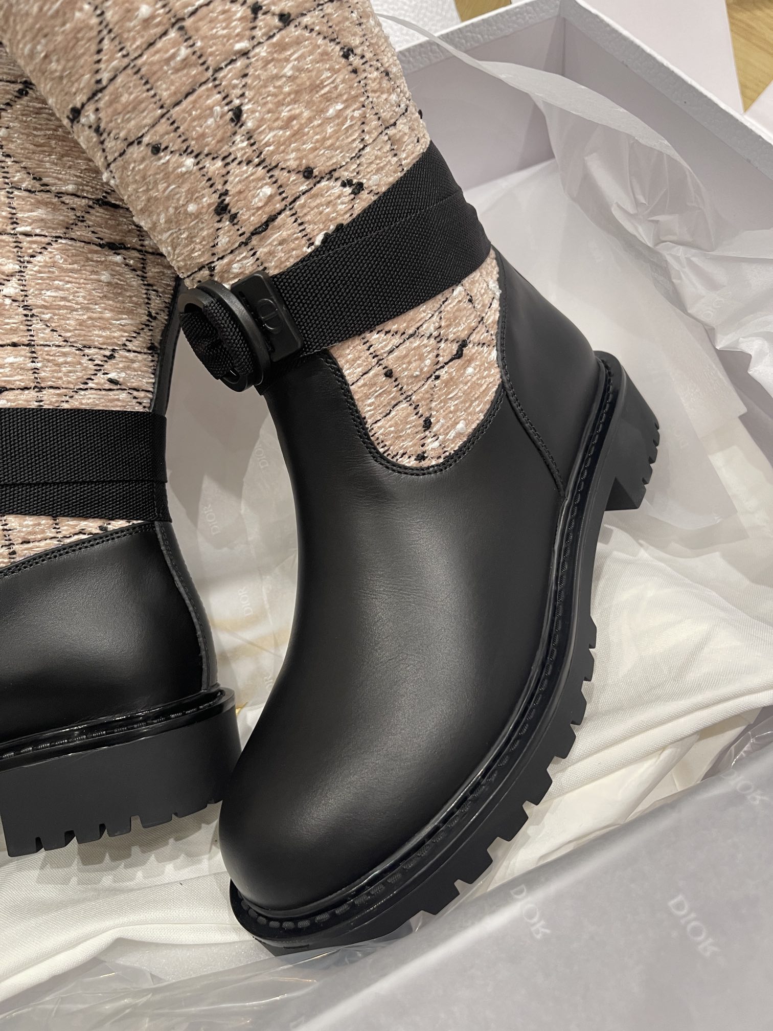 Bagsaaa D10r D-Major Boot Beige and Black Cannage Tweed and Black Calfskin