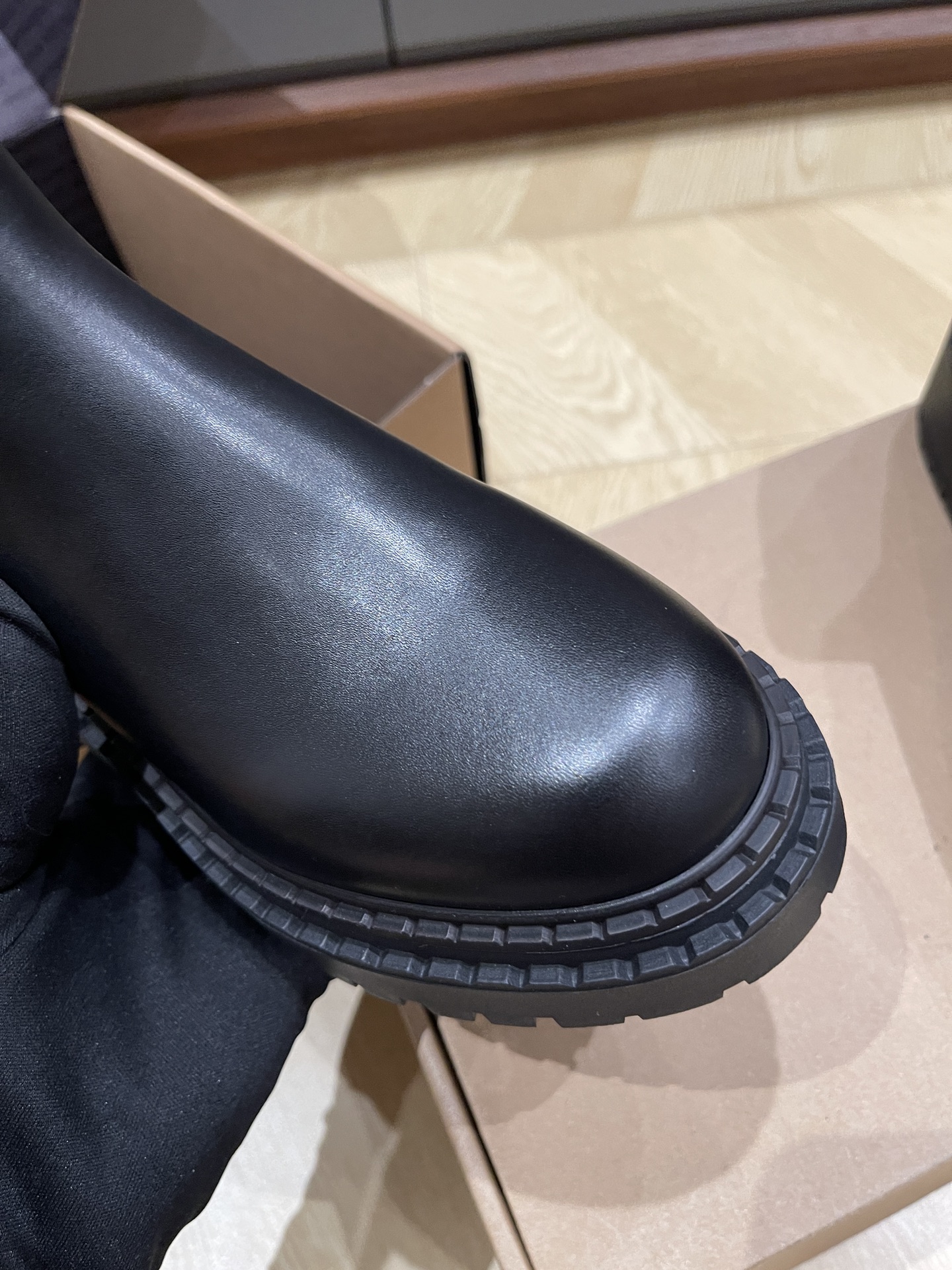 Bagsaaa Pra*a Leather Chelsea boots
