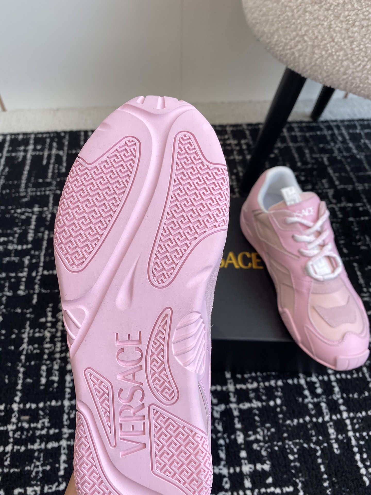 Bagsaaa Versace Galaxia Sneakers Pink