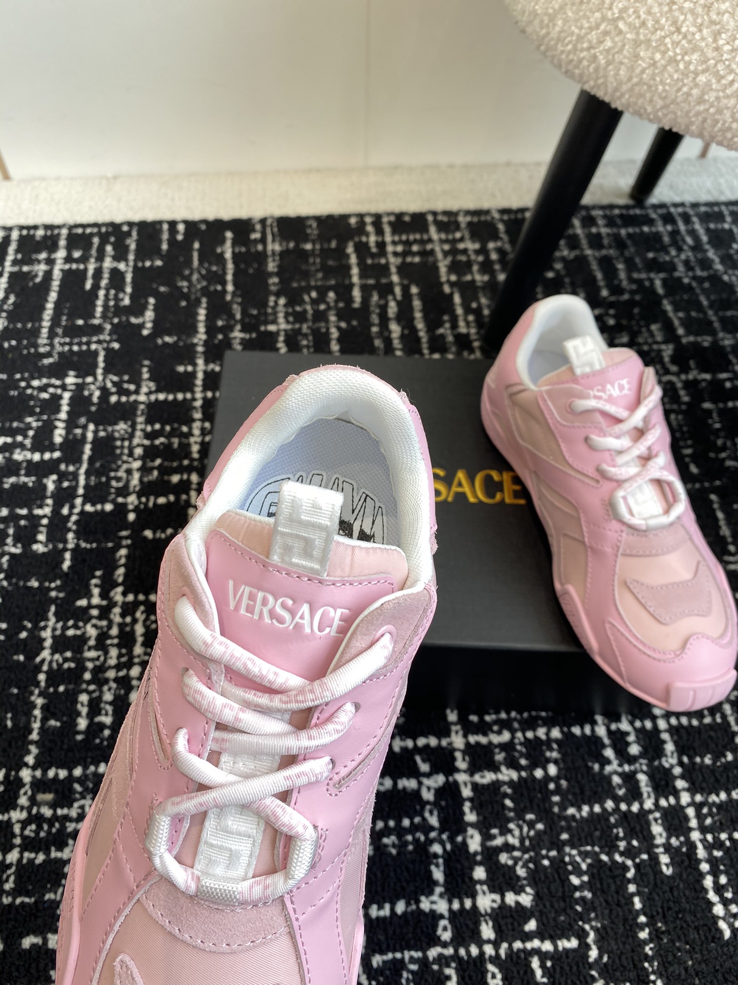 Bagsaaa Versace Galaxia Sneakers Pink