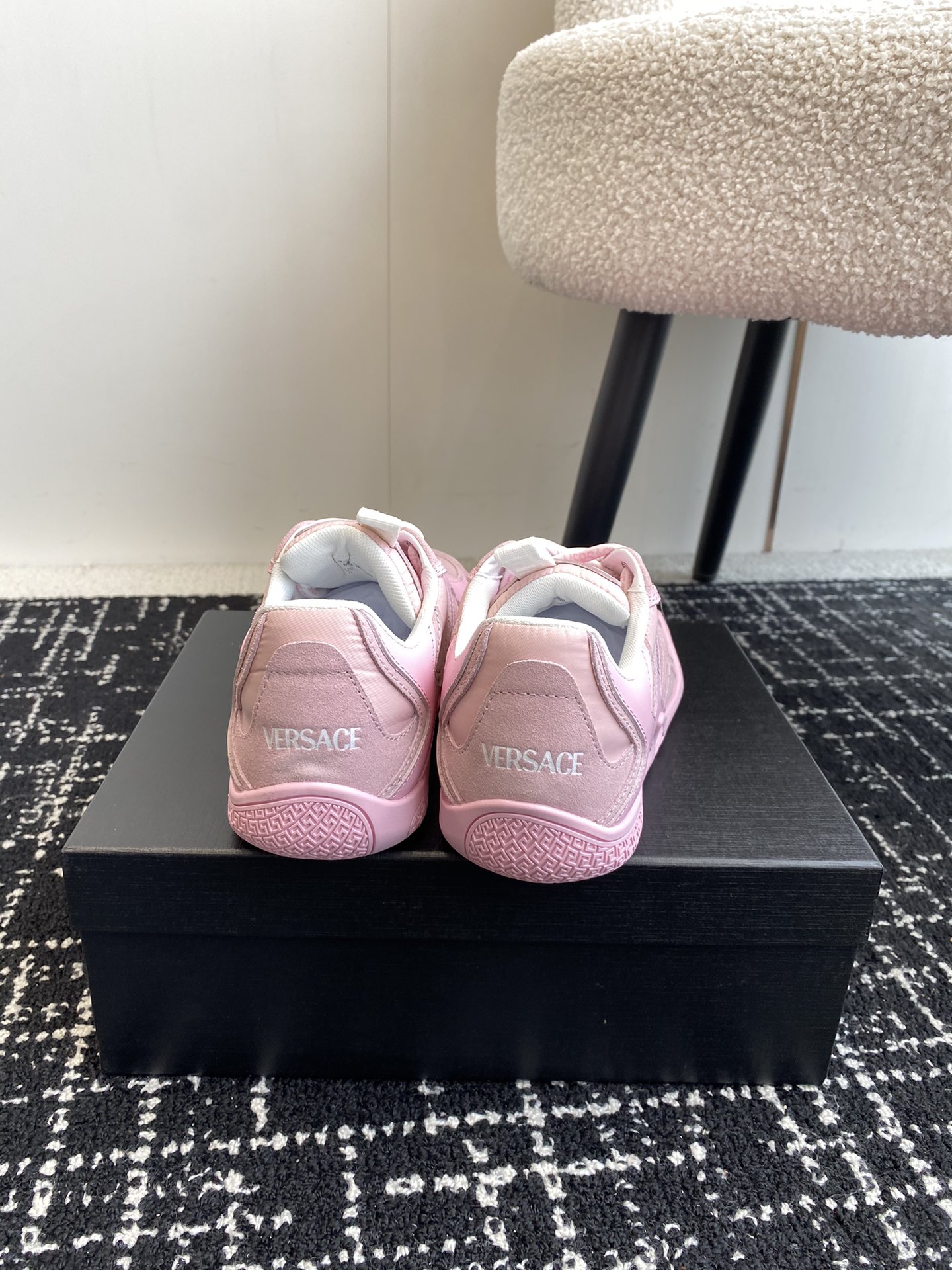 Bagsaaa Versace Galaxia Sneakers Pink