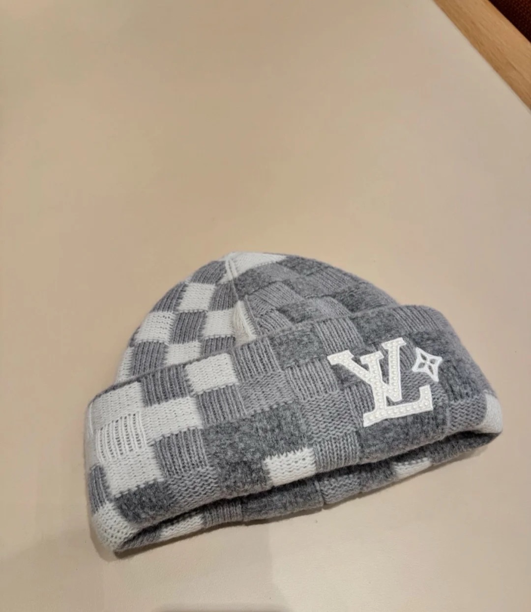 Bagsaaa LV Crush Damoflage Pearls Beanie M7874A Gray Reversibel