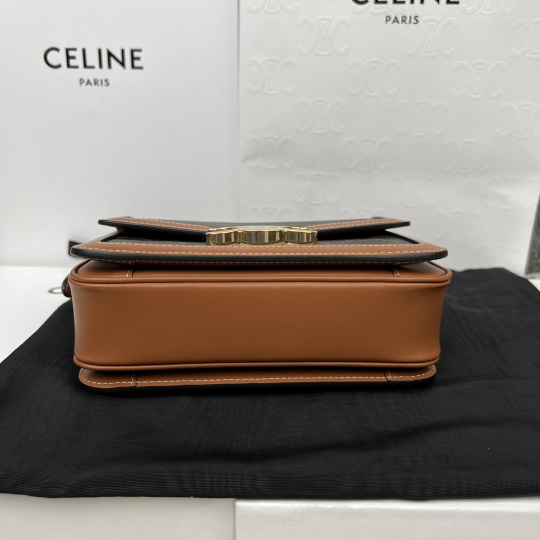 Bagsaaa Ce1i*e Teen Triomphe Bag in Triomphe Canvas and Calfskin Brown - 18.5 x 13.5 x 7 CM