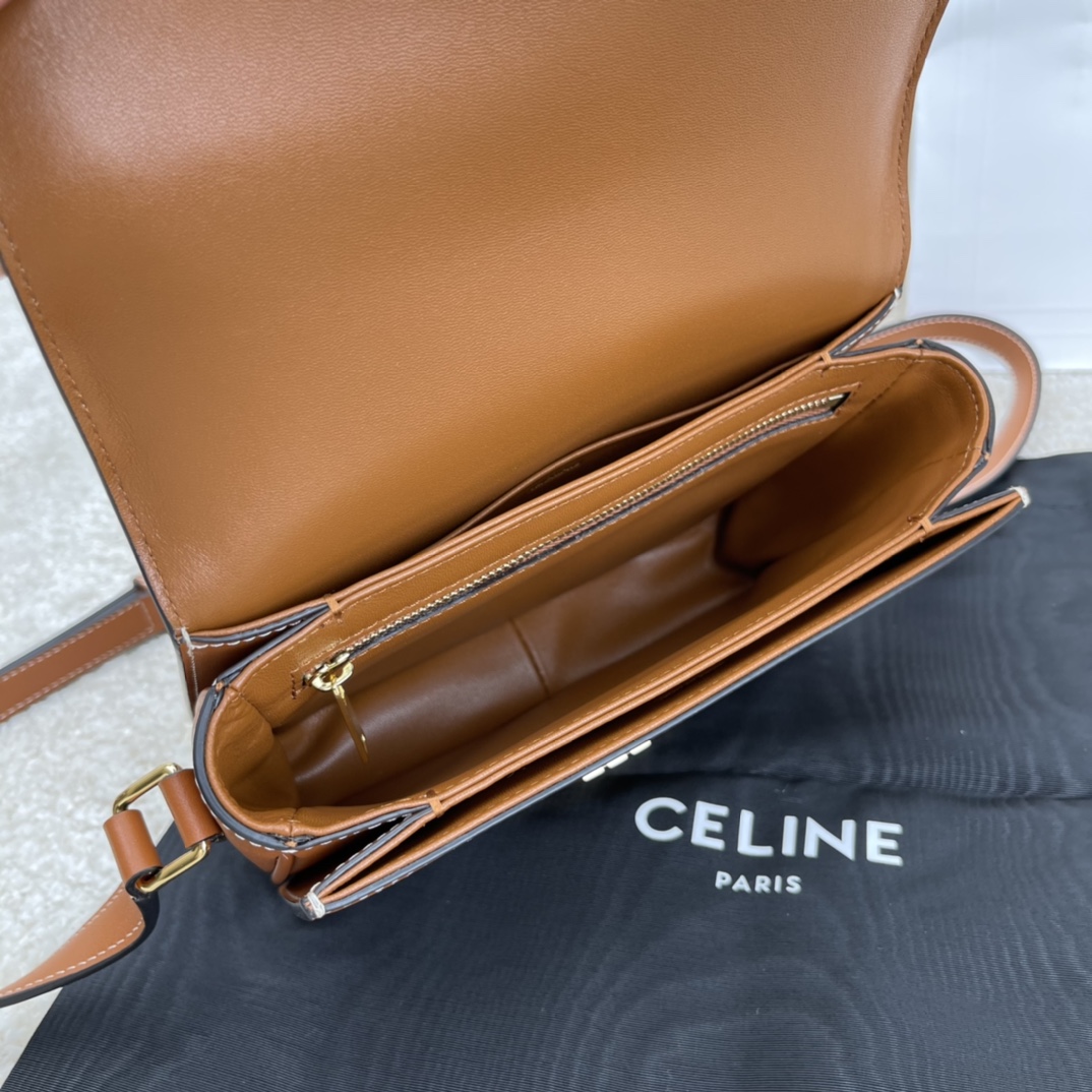 Bagsaaa Ce1i*e Teen Triomphe Bag in Triomphe Canvas and Calfskin White - 18.5 x 13.5 x 7 CM