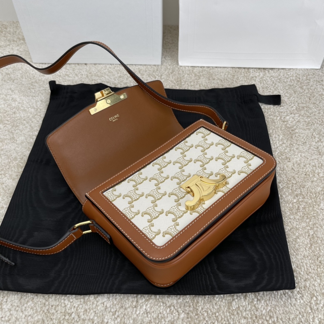 Bagsaaa Ce1i*e Teen Triomphe Bag in Triomphe Canvas and Calfskin White - 18.5 x 13.5 x 7 CM