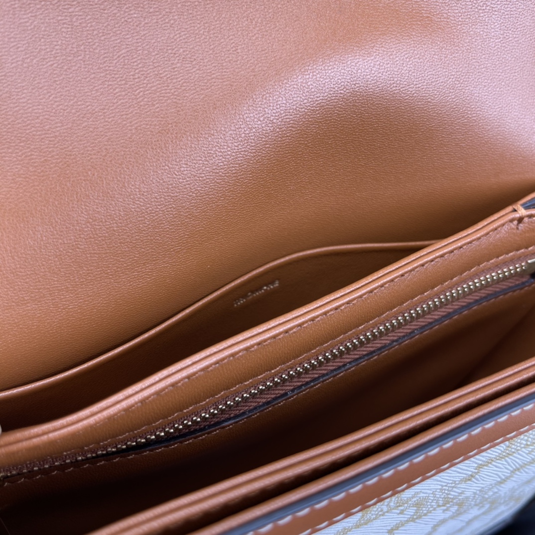 Bagsaaa Ce1i*e Teen Triomphe Bag in Triomphe Canvas and Calfskin White - 18.5 x 13.5 x 7 CM
