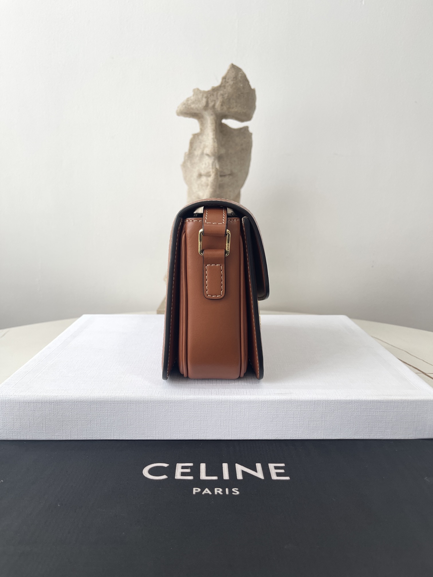 Bagsaaa Ce1i*e Teen Triomphe Bag in Triomphe Canvas and Calfskin Grege - 18.5 x 13.5 x 7 CM