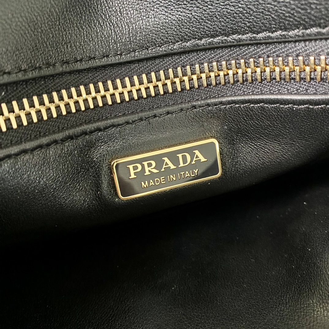 Bagsaaa Pra*a Soft Sound small leather shoulder bag with charms white - 24x13.5x6cm