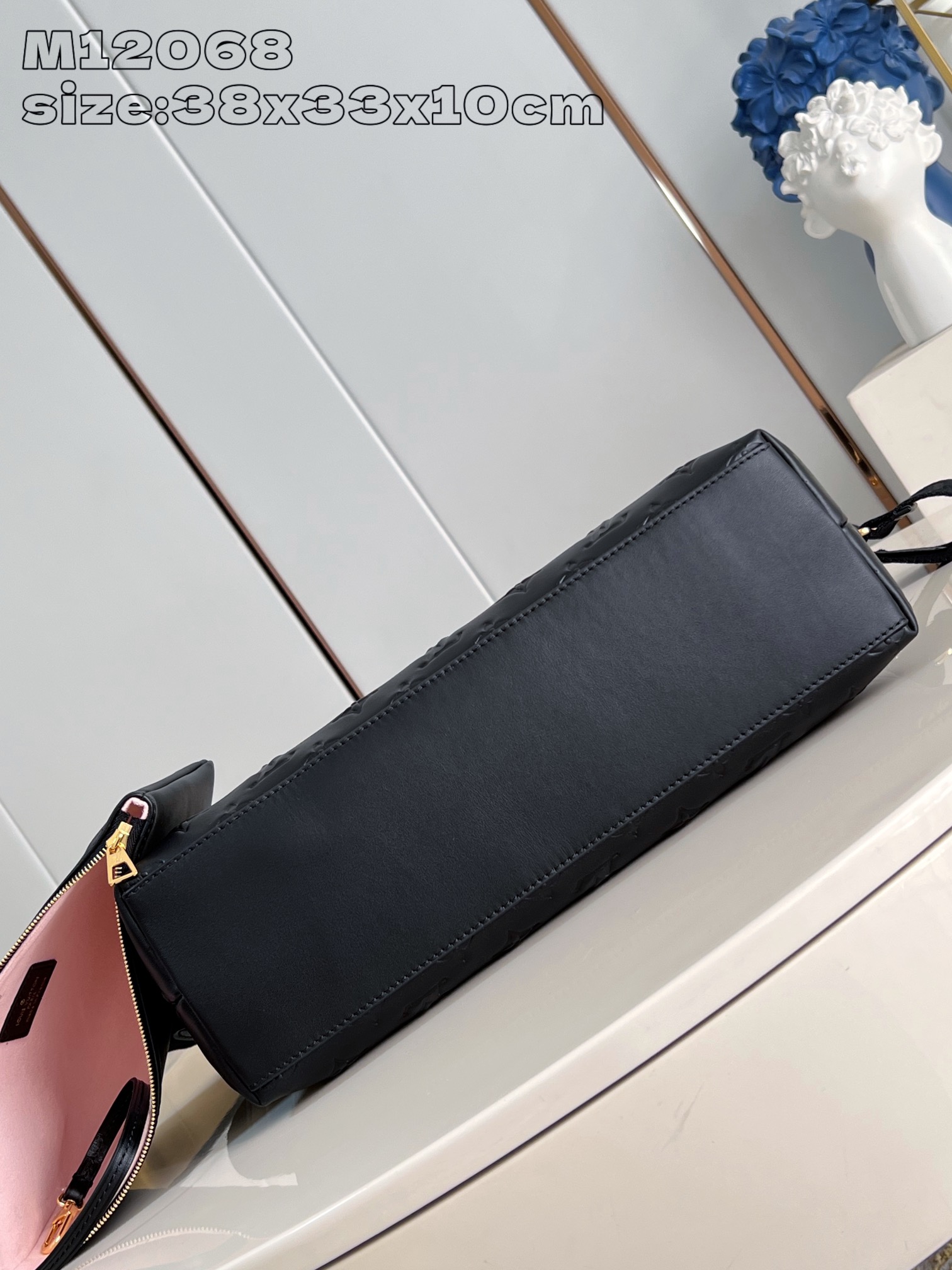 Bagsaaa L0vis Vvtt0n M12068 Coussin MM Hobo Bag Black - 38 x 33 x 10 cm