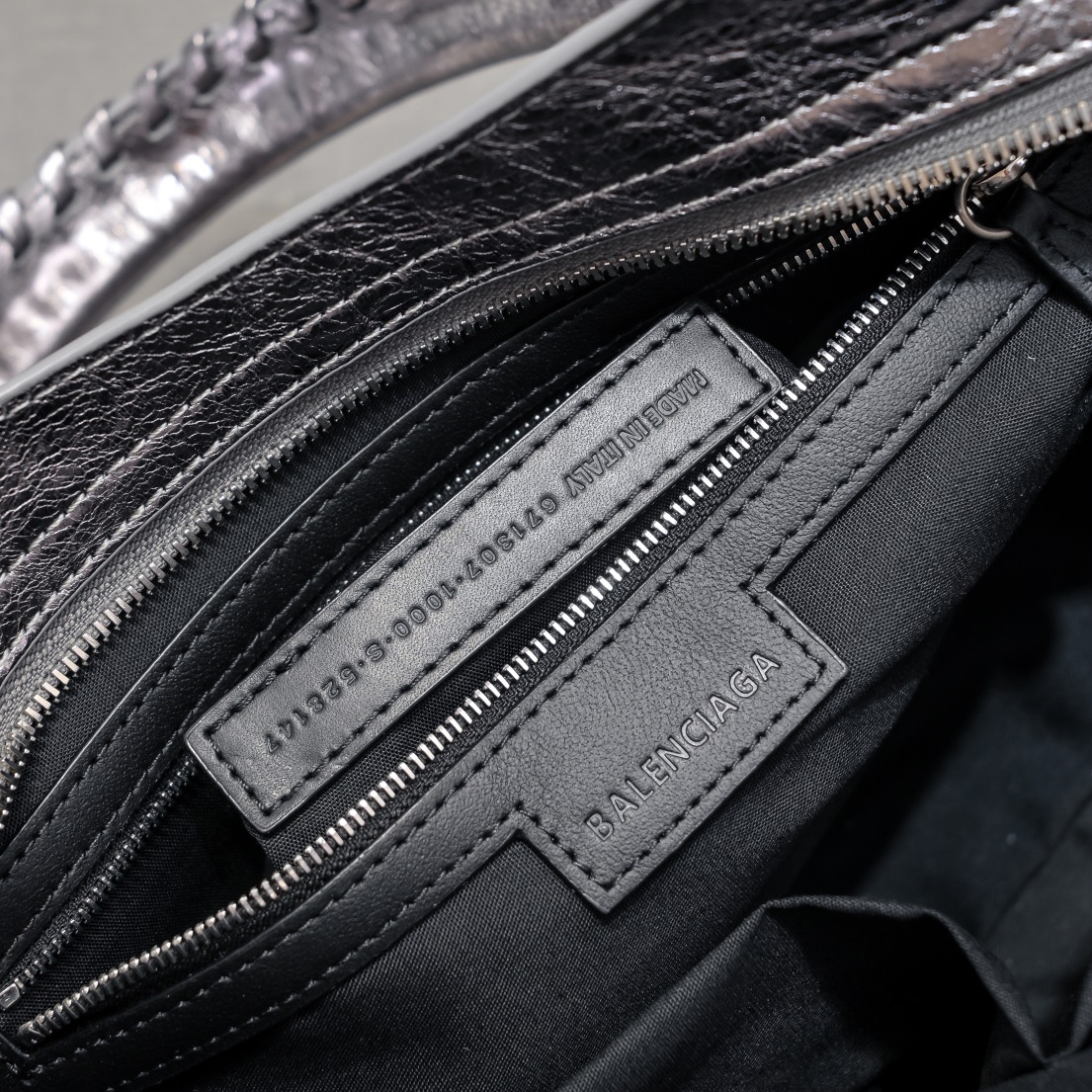 Bagsaaa Ba1en*iaga Le City Medium Bag Metallized in Steel Grey - 38cm*25cm*14cm